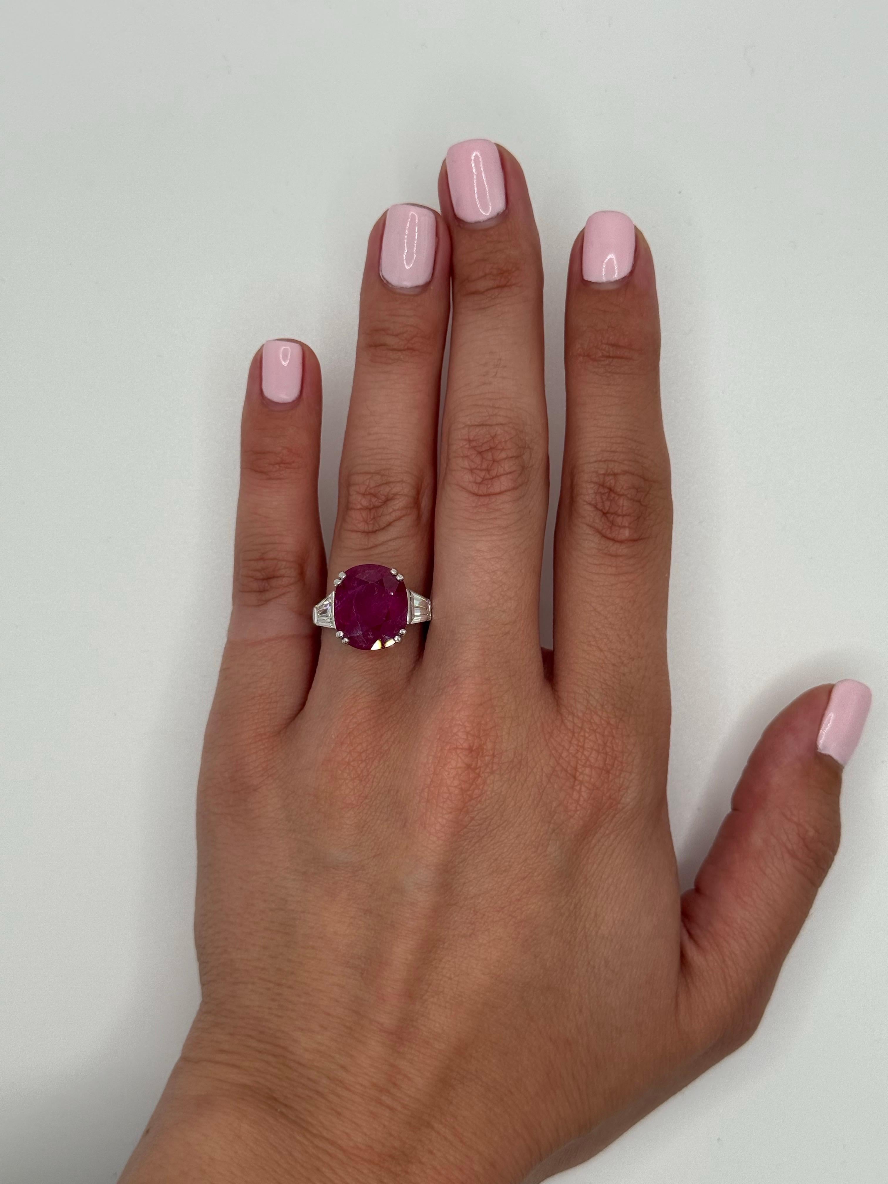 Moderno GIA Certificato 5,65 ct NO HEAT Birmania Anello a tre pietre in vendita