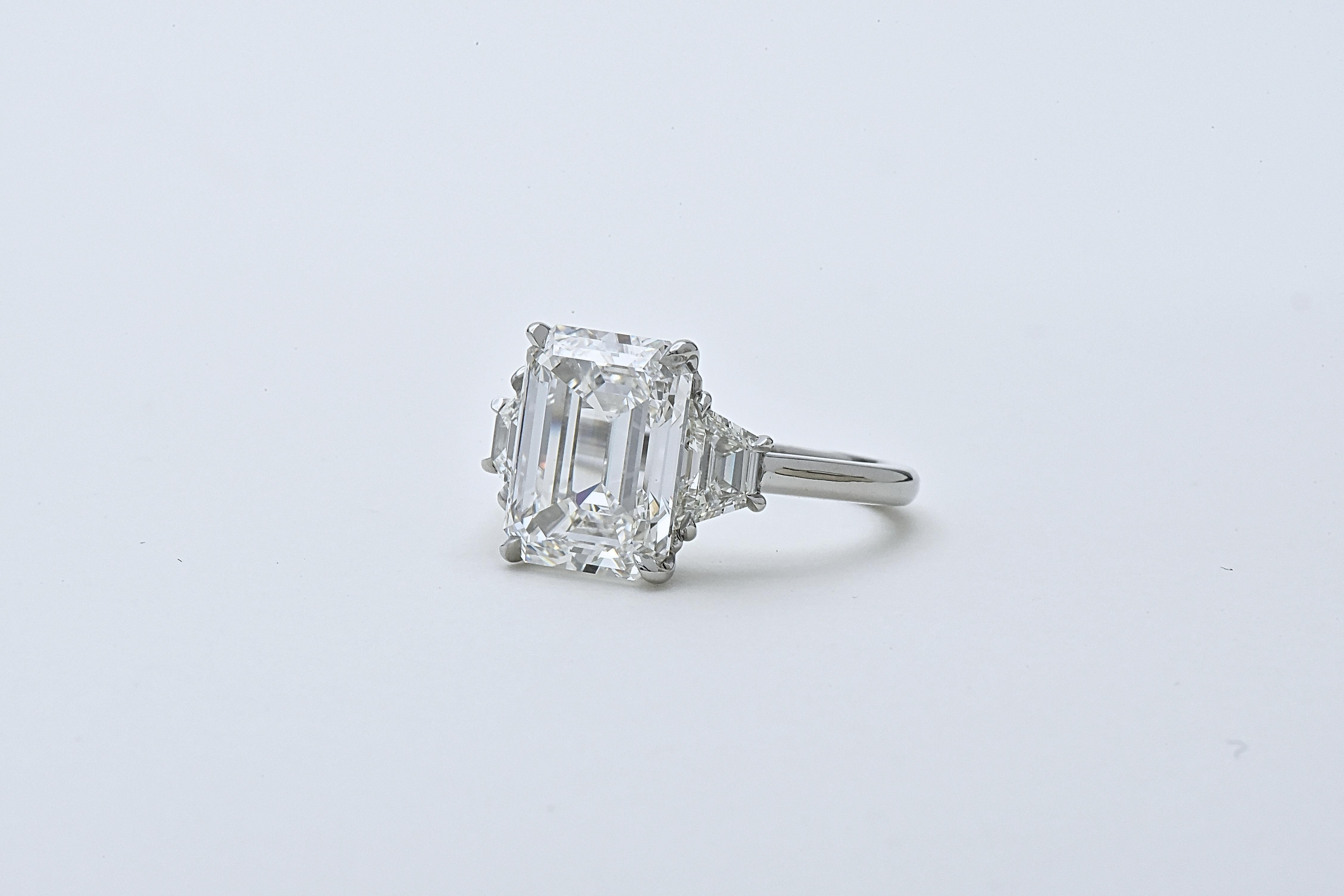 This sophisticated platinum ring showcases a stunning 5.23 carat emerald-cut diamond as the centerpiece, making it a masterpiece of elegance. Certified by GIA, the diamond possesses a near-colorless H color grade and VS2 clarity, ensuring that