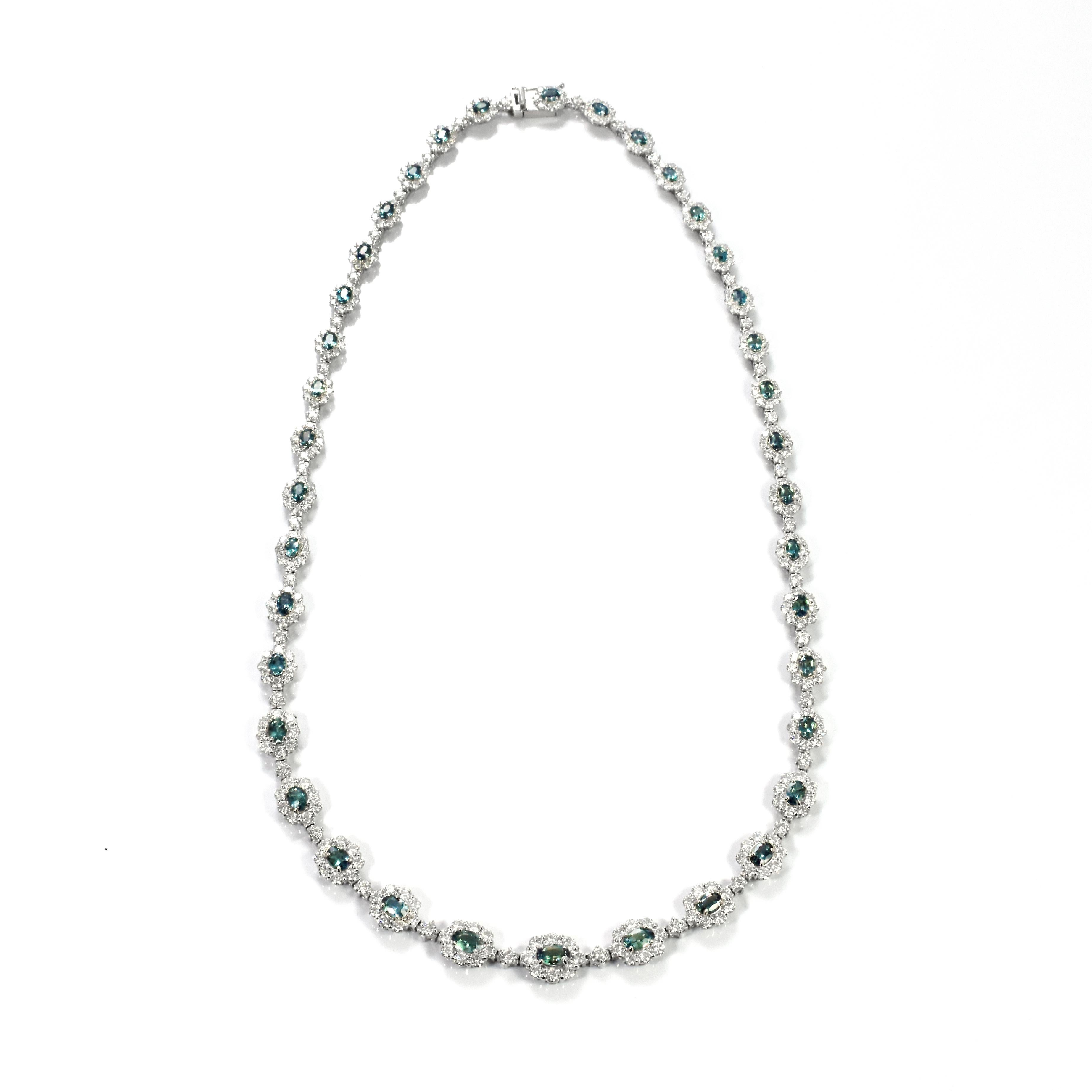 GIA Certified 5.67 Carat Brazil Alexandrite & Diamond Necklace Made in Platinum For Sale 1