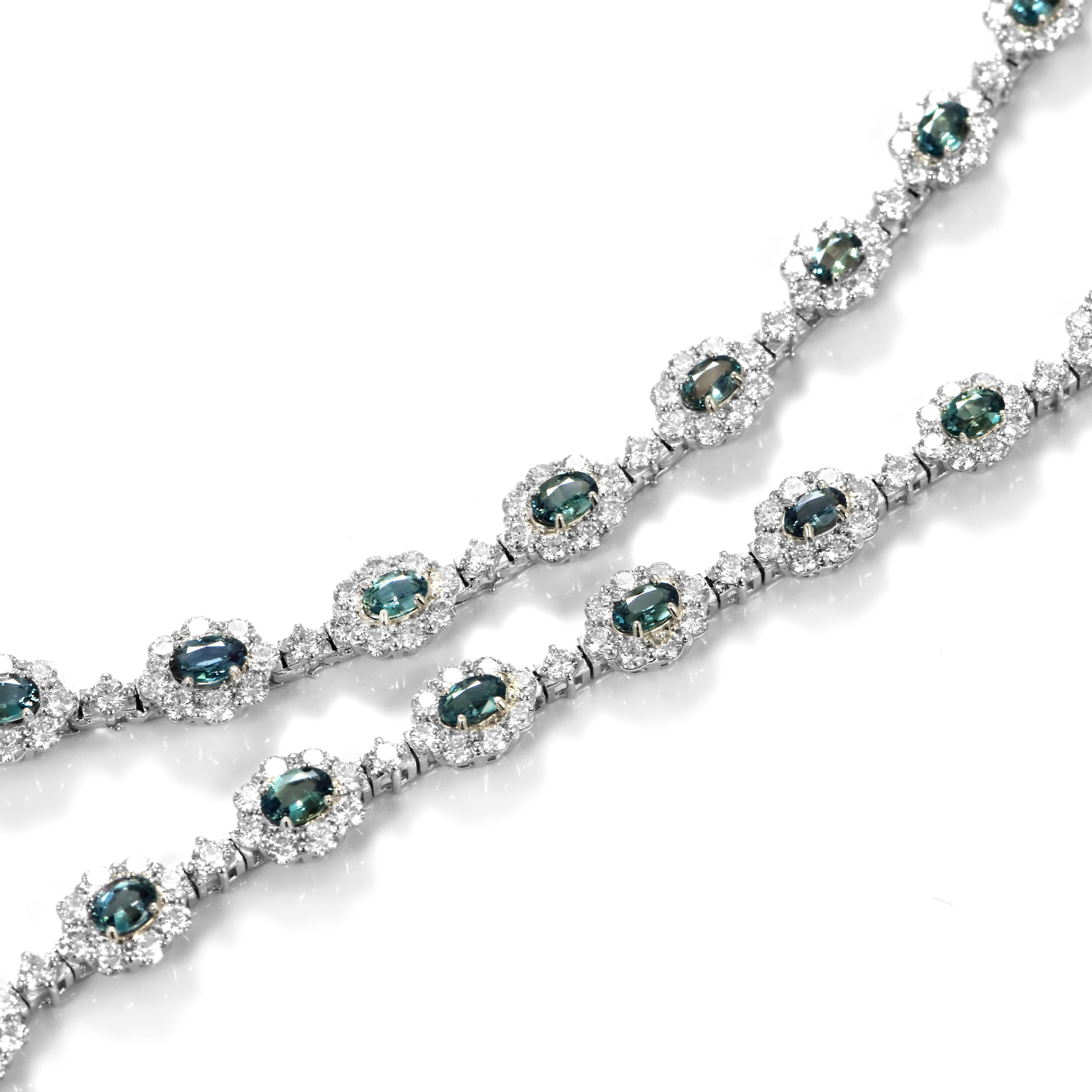 GIA Certified 5.67 Carat Brazil Alexandrite & Diamond Necklace Made in Platinum For Sale 2