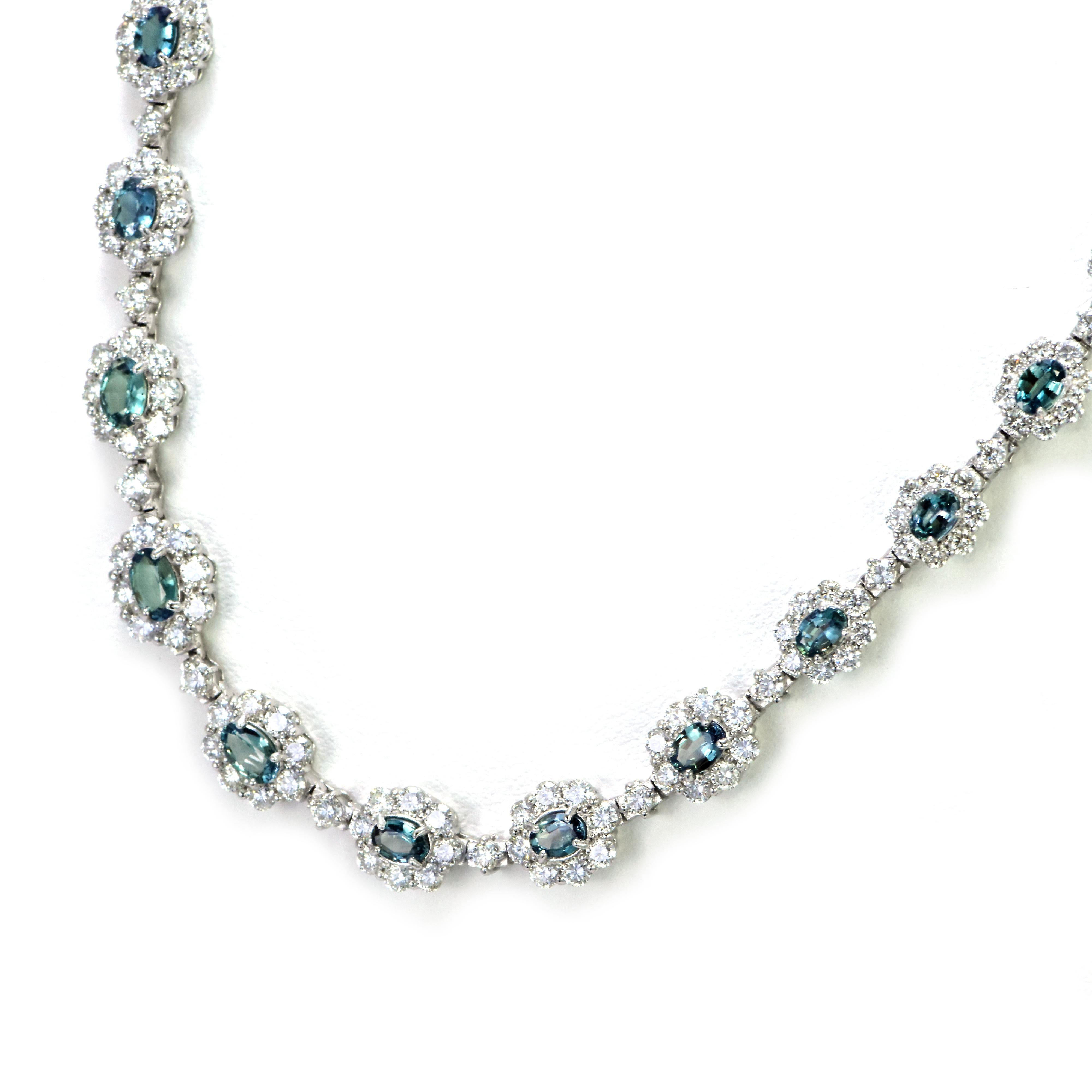 GIA Certified 5.67 Carat Brazil Alexandrite & Diamond Necklace Made in Platinum For Sale 3