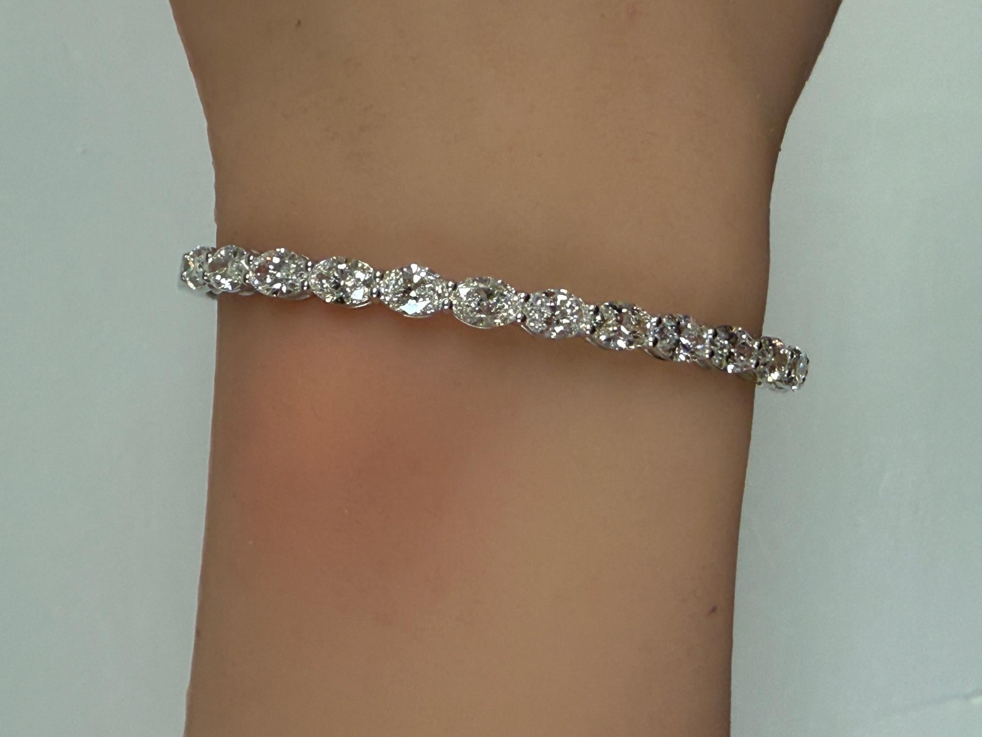 GIA Certified 5.68 Ctw. Oval Brilliant Diamond Bangle in 14K White Gold in vendita 4