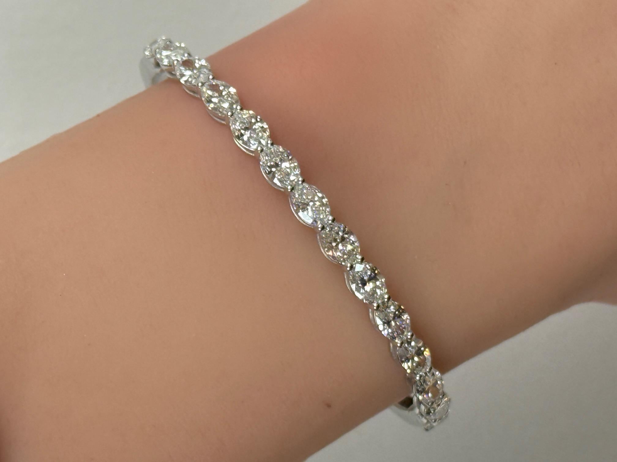 GIA Certified 5.68 Ctw. Oval Brilliant Diamond Bangle in 14K White Gold in vendita 5