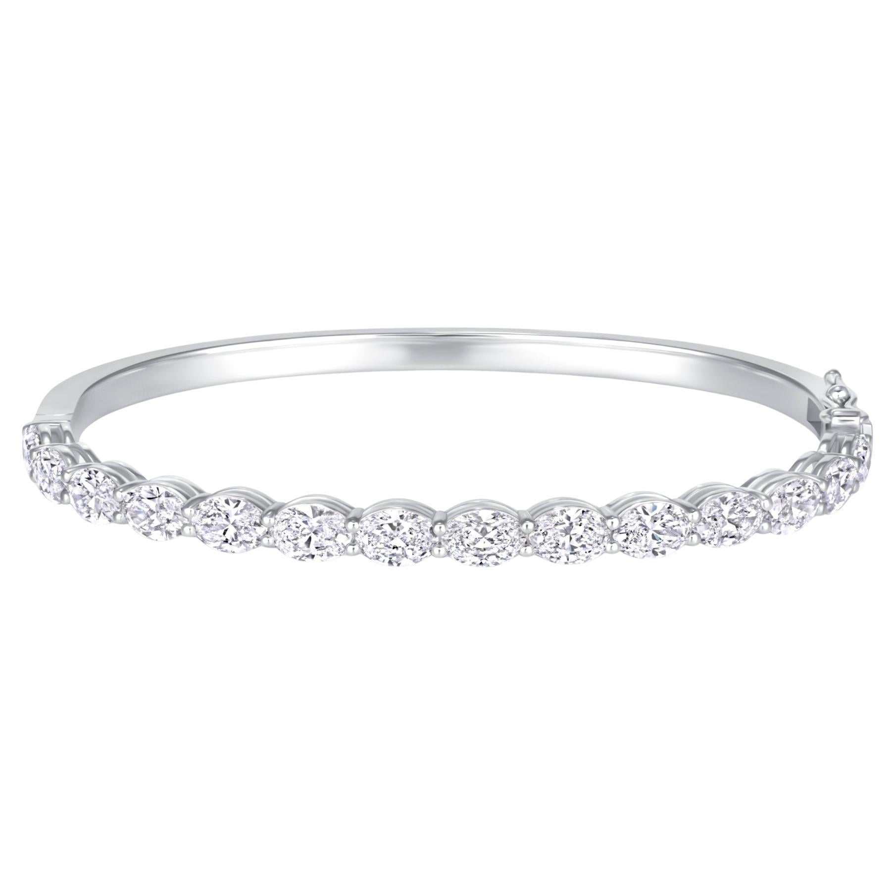 GIA Certified 5.68 Ctw. Oval Brilliant Diamond Bangle in 14K White Gold in vendita