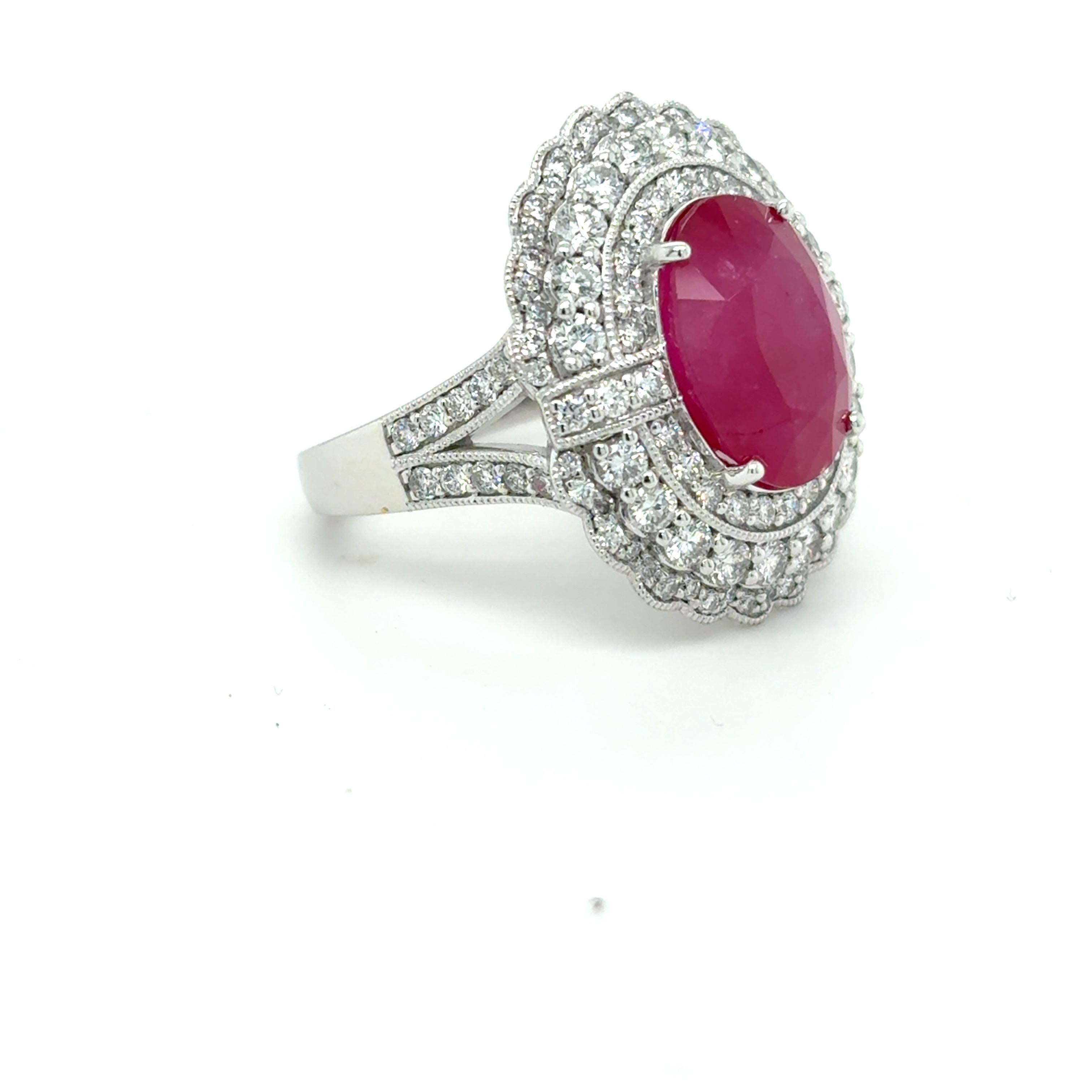 Artigiano Anello di fidanzamento con diamante di rubino birmano certificato GIA da 5,69 carati in vendita