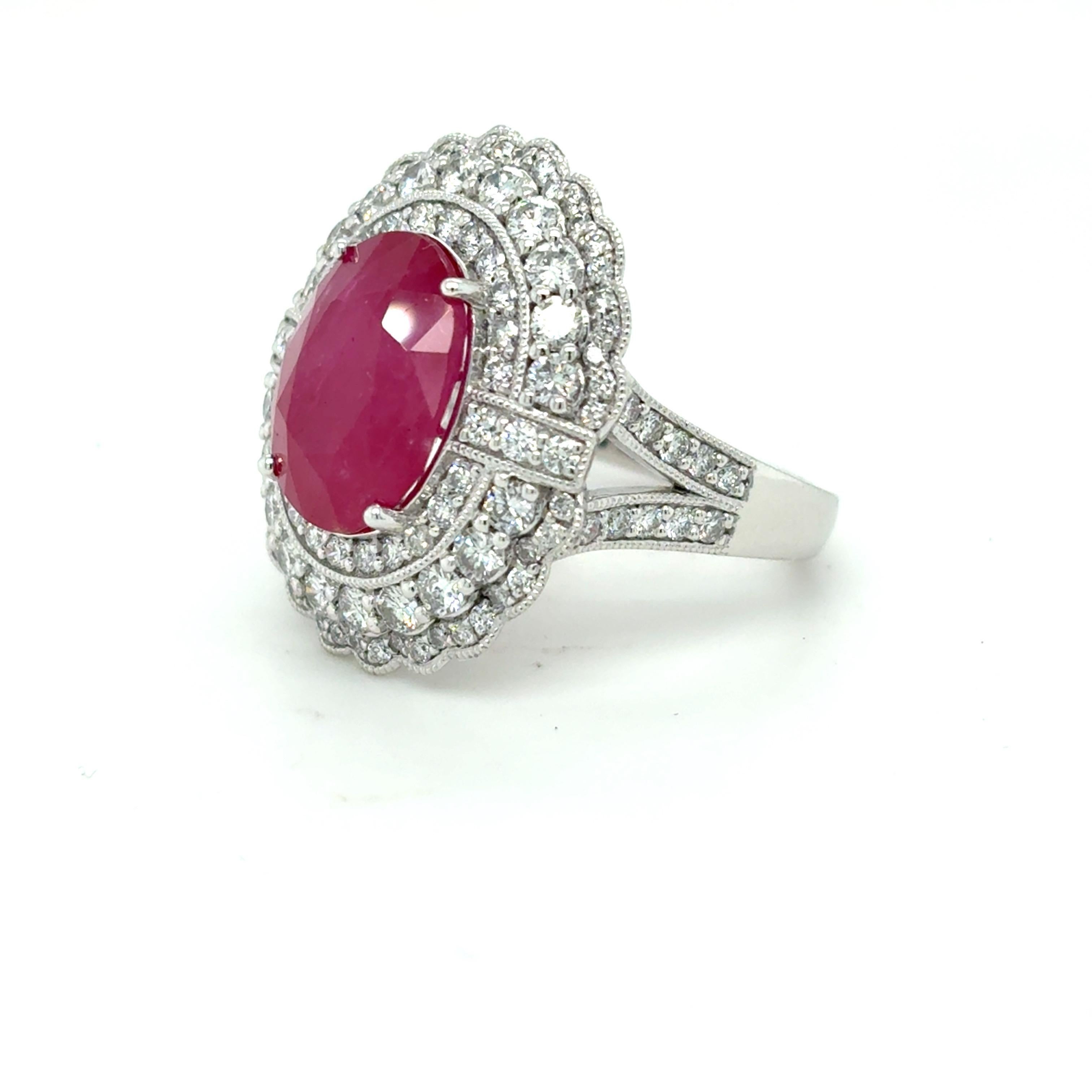 Donna Anello di fidanzamento con diamante di rubino birmano certificato GIA da 5,69 carati in vendita