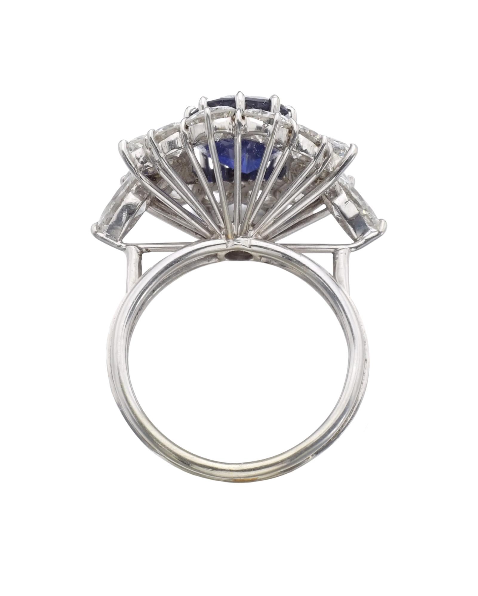 Modern GIA Certified 5.72 Carat Sri-Lanka Ceylon Oval Blue Sapphire Diamond Ring For Sale