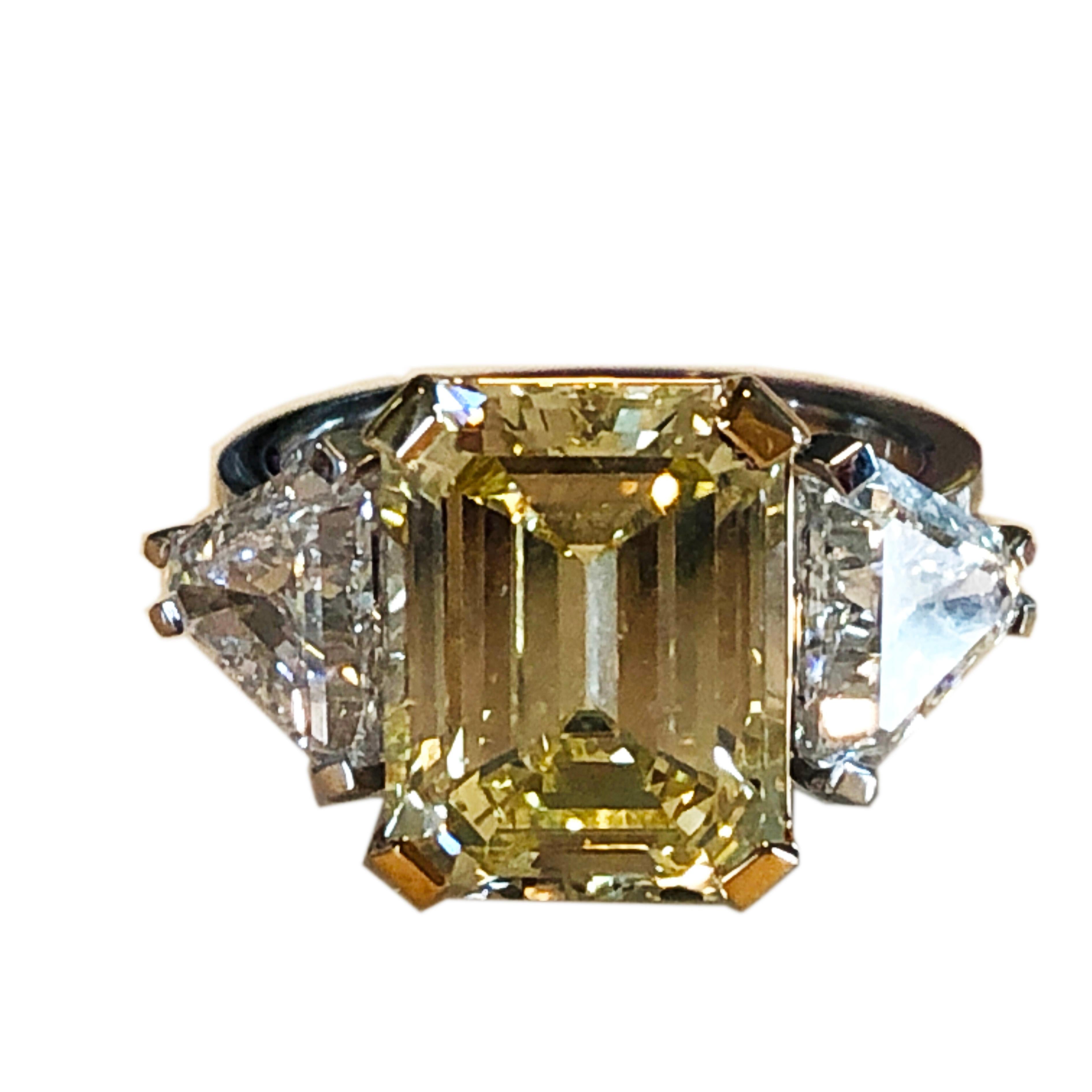 Berca GIA Certified, 5.73k Light Yellow Diamond 2.3k White Diamond Ring In New Condition For Sale In Valenza, IT