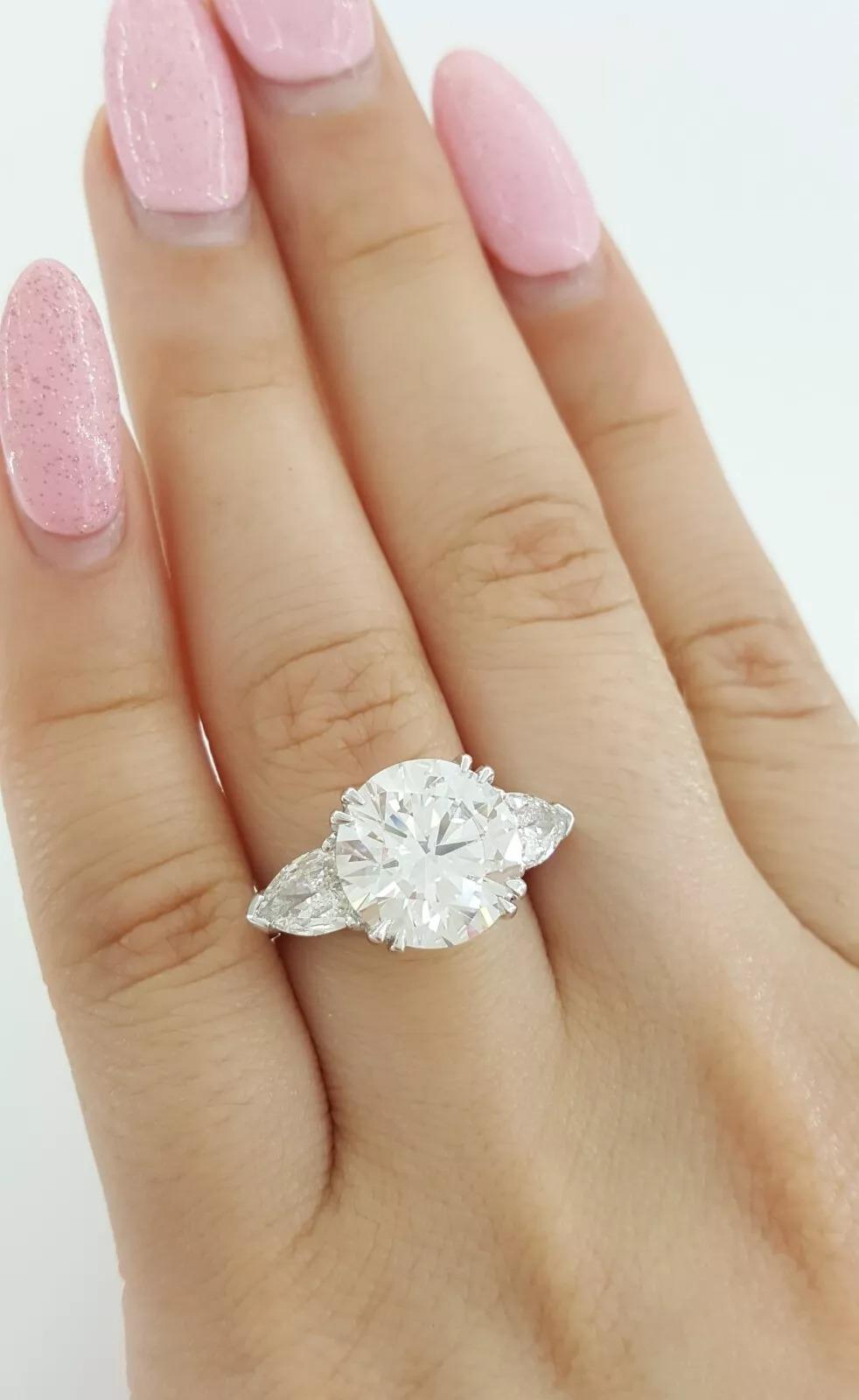 Contemporaneo GIA Certified 5,74 Ct Peso totale Anello rotondo Brillante Ideale Triplo Eccellente in vendita
