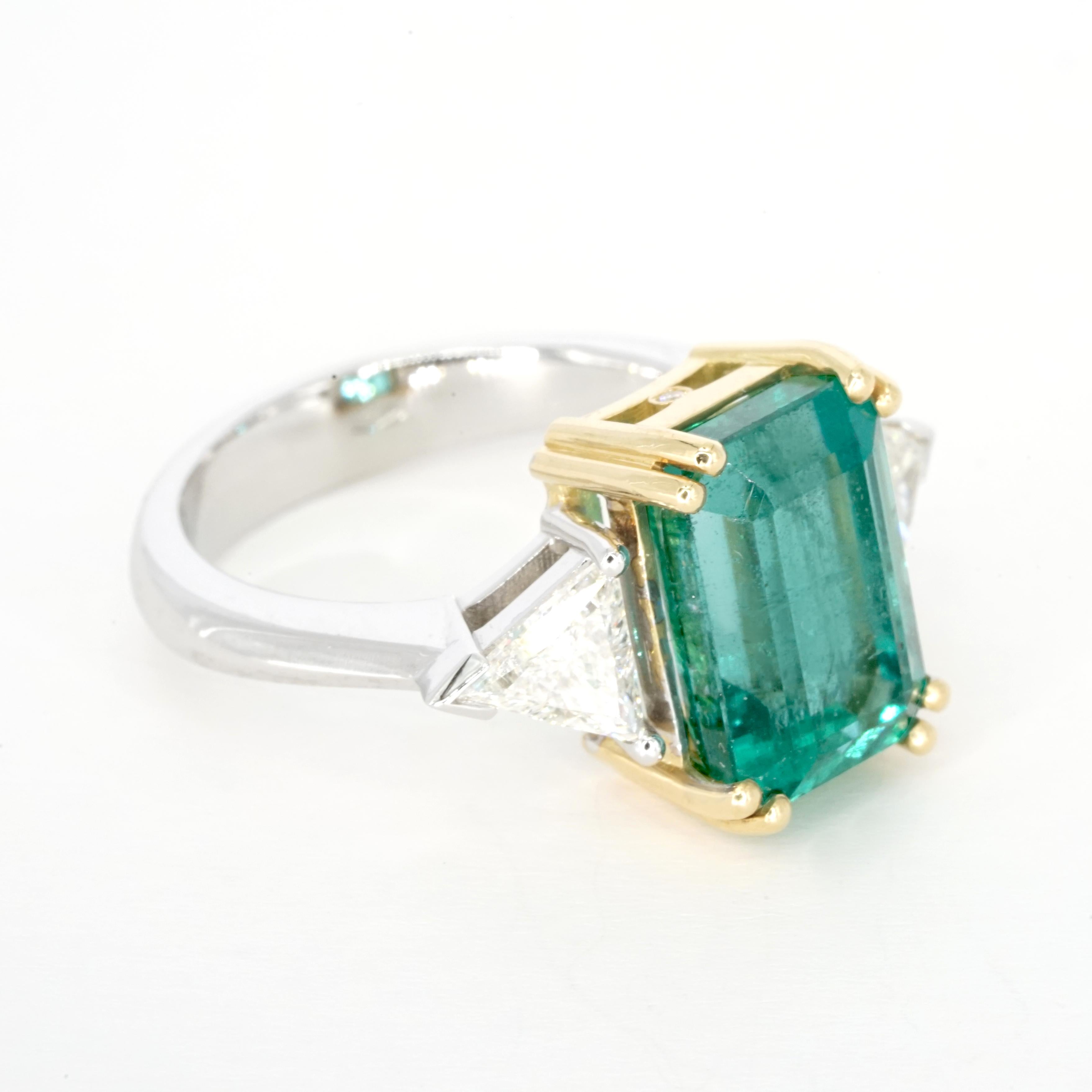Contemporary GIA Certified 5.75 Carat Green Emerald Diamond Ring For Sale