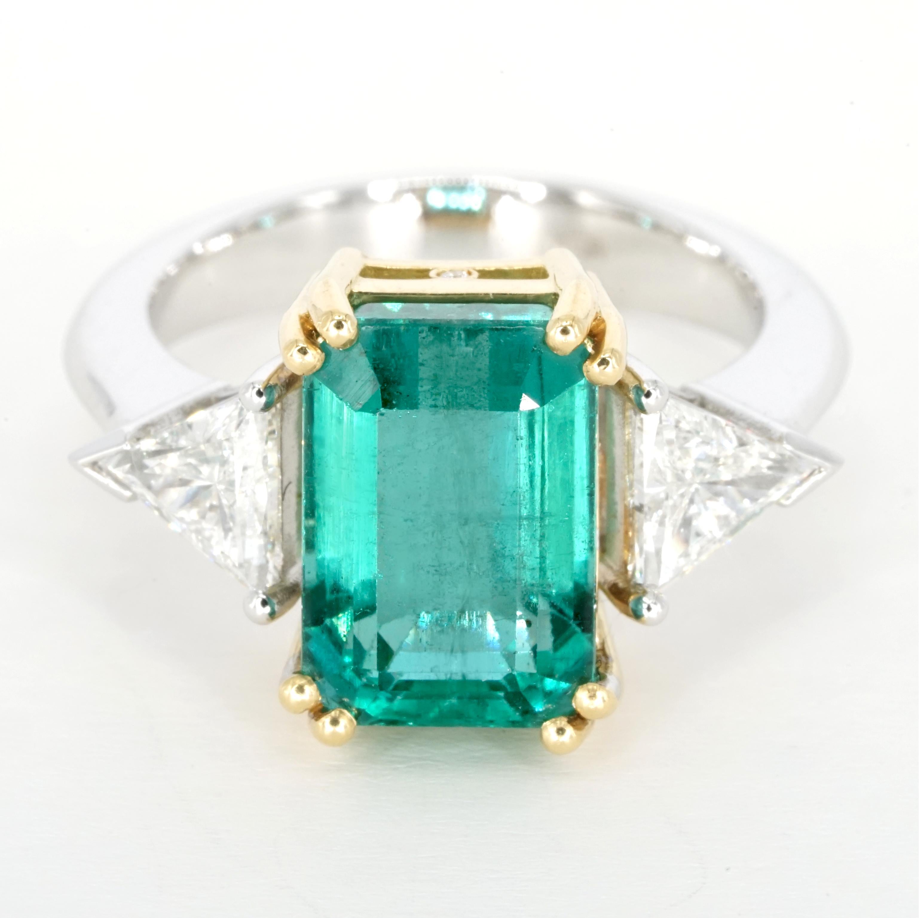 GIA Certified 5.75 Carat Green Emerald Diamond Ring In New Condition For Sale In Chicago, IL