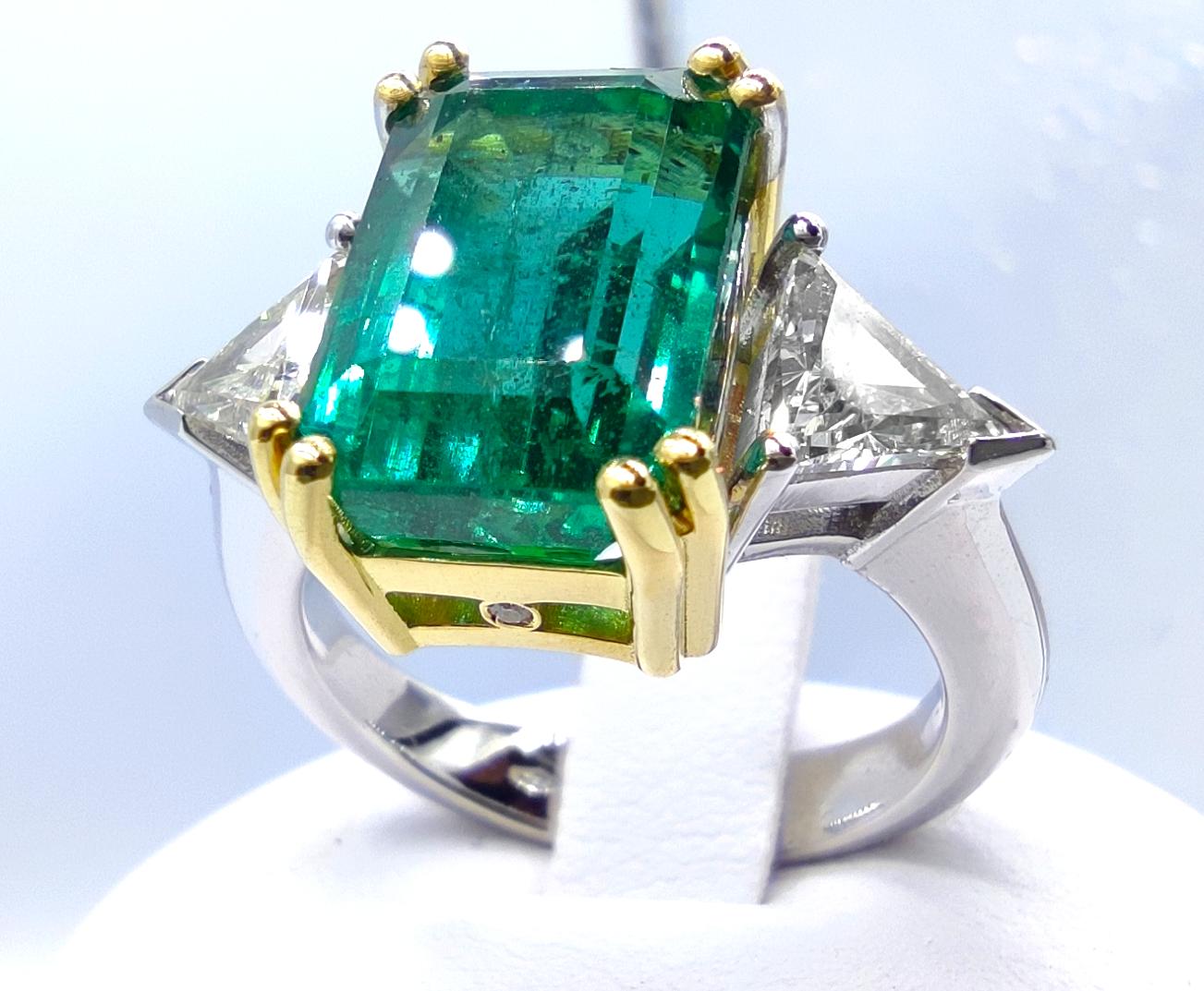 GIA-zertifizierter 5,75 Karat Smaragd-Diamantring mit Investment- Grad (Moderne) im Angebot