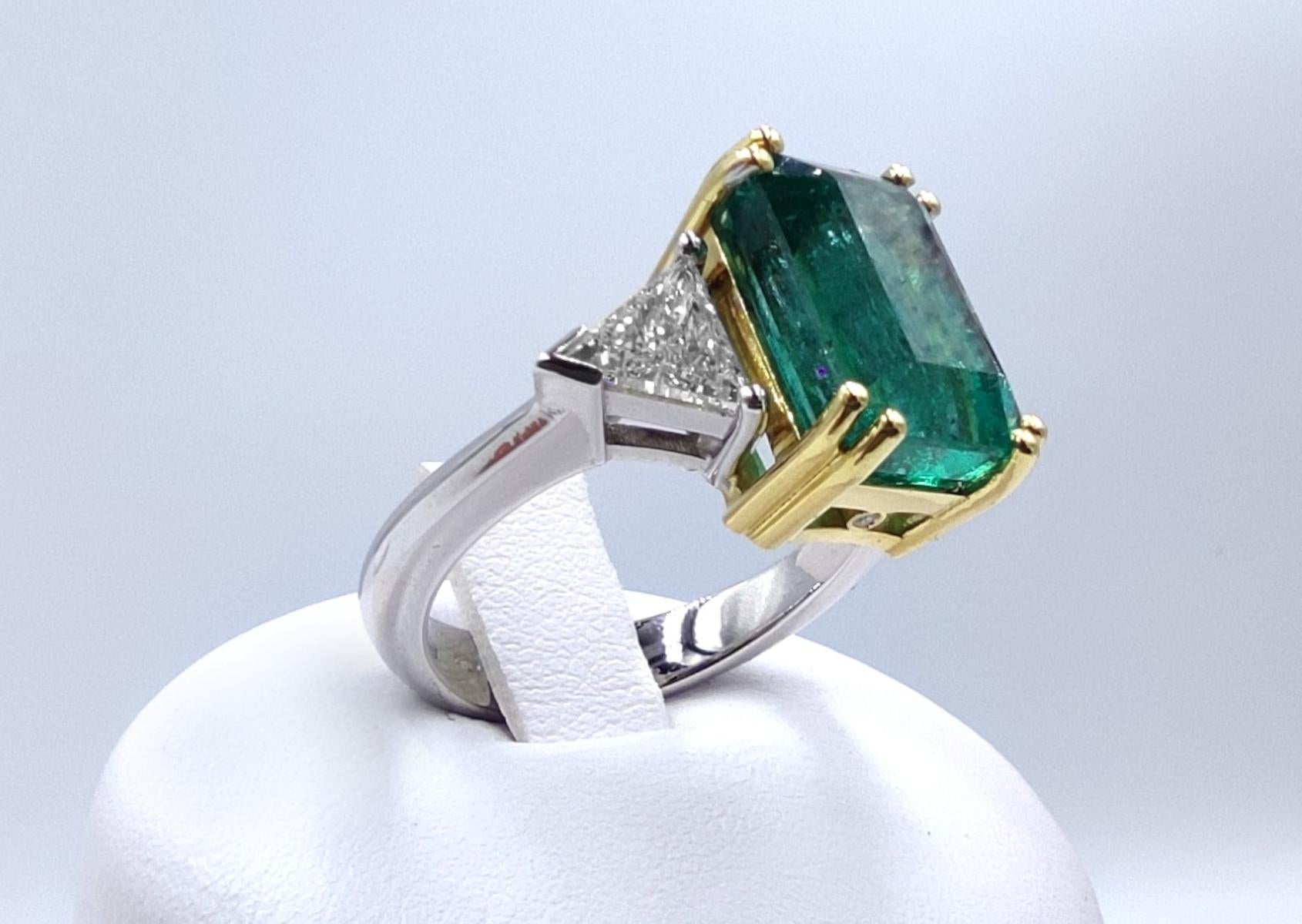 Modern GIA Certified 5.75 Carat Investment Grade Emerald Diamond Ring For Sale