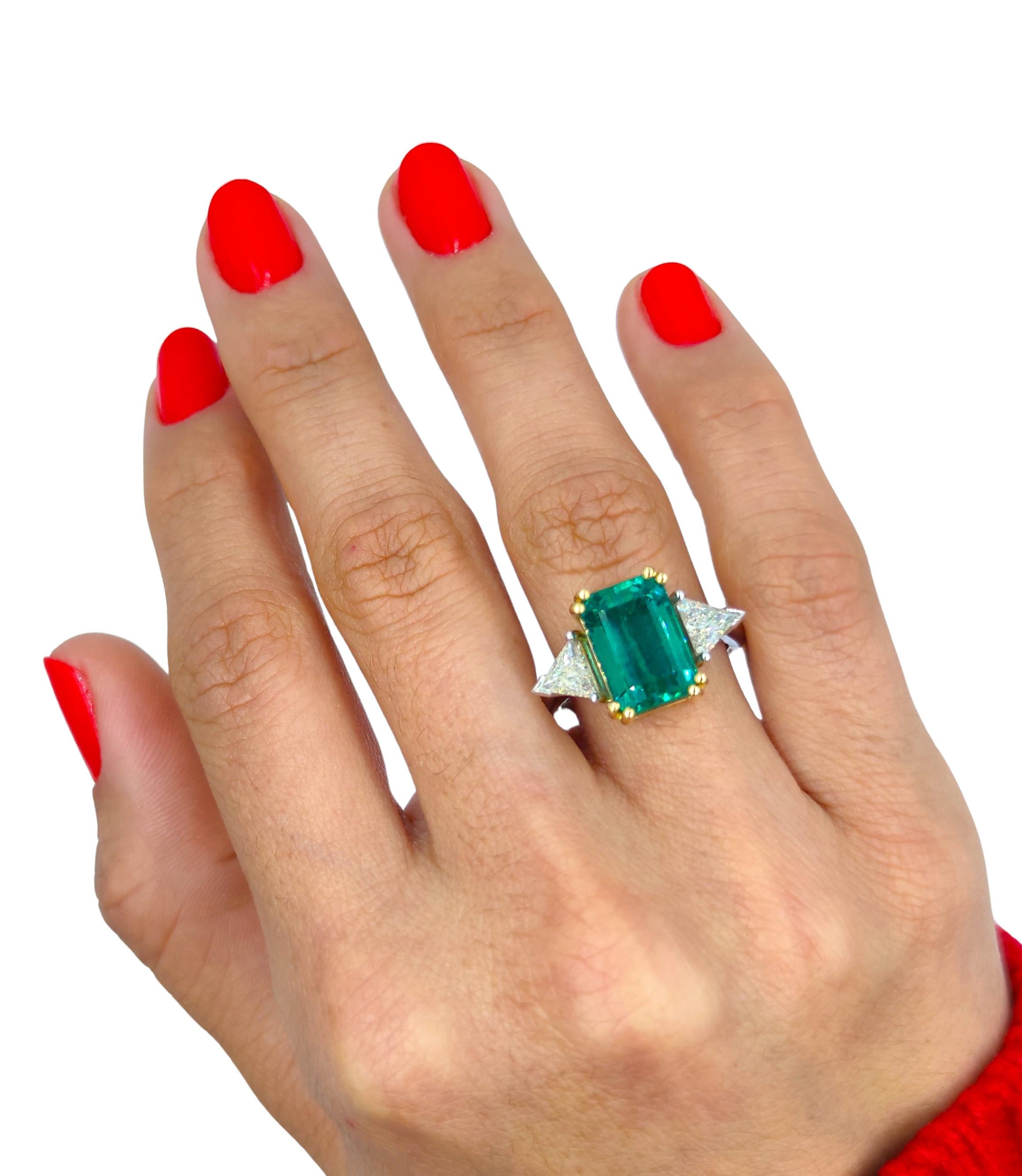GIA Certified 5.75 Carat Investment Grade Emerald Diamond Ring In New Condition For Sale In Rome, IT