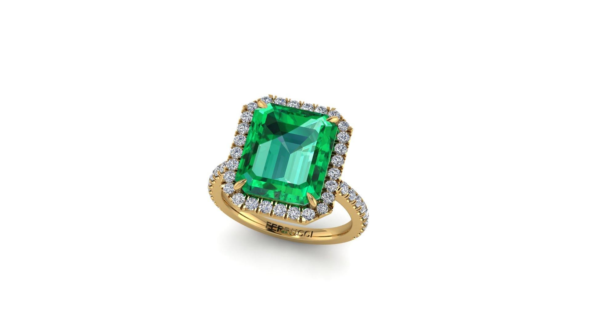 5.75 ct Smaragd, GIA zertifiziert atemberaubend sauberes Mineral, mit nur wenigen natürlichen Einschlüssen typisch für den Smaragd. 
Diamond's Halo und Diamond pave' auf den Schaft gesetzt, für eine ungefähre Gesamtkaratgewicht von 0,65 Karat, G