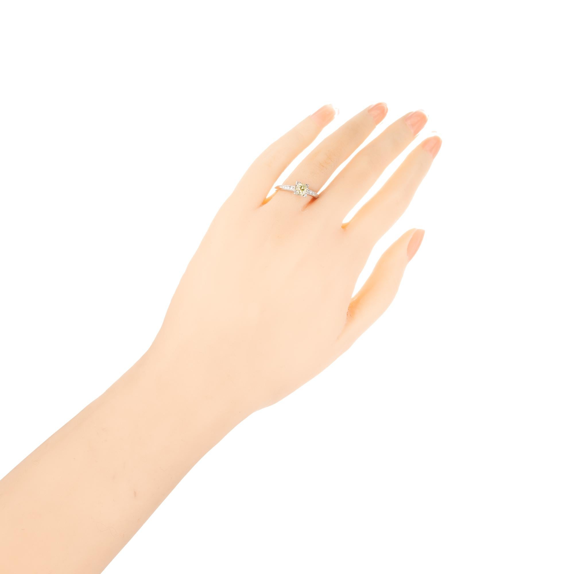 GIA-zertifizierter .58 Karat gelber Diamant-Platin-Verlobungsring im Zustand „Hervorragend“ im Angebot in Stamford, CT