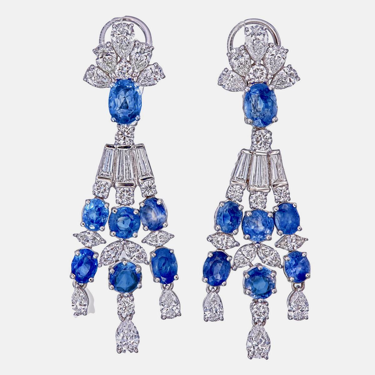 Taille ovale Boucles d'oreilles en saphir bleu du Cachemire et diamant certifié GIA de 5,80 carats en or 18 carats en vente