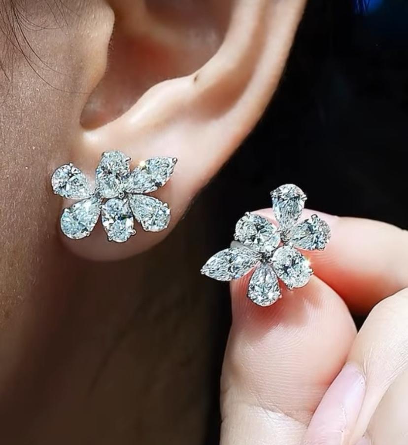 Orecchini in oro 18k con diamanti di forma mista certificati GIA 5,50 carati in vendita 5