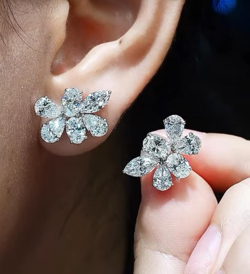 da uomo o donna Orecchini in oro 18k con diamanti di forma mista certificati GIA 5,50 carati in vendita