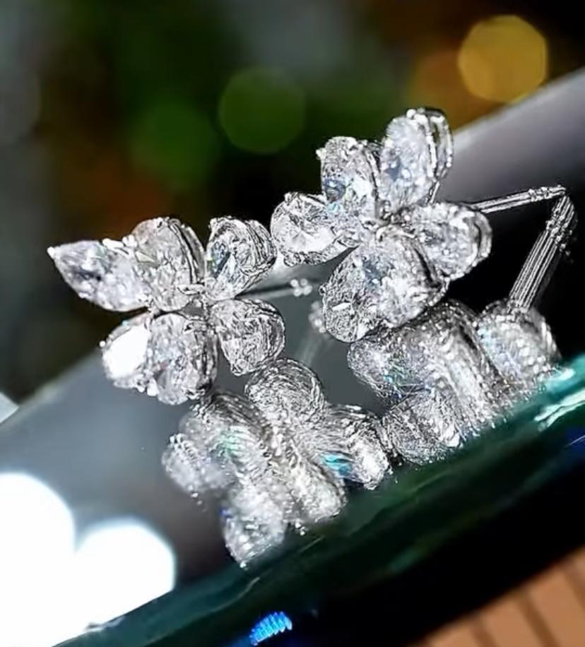 Orecchini in oro 18k con diamanti di forma mista certificati GIA 5,50 carati in vendita 2