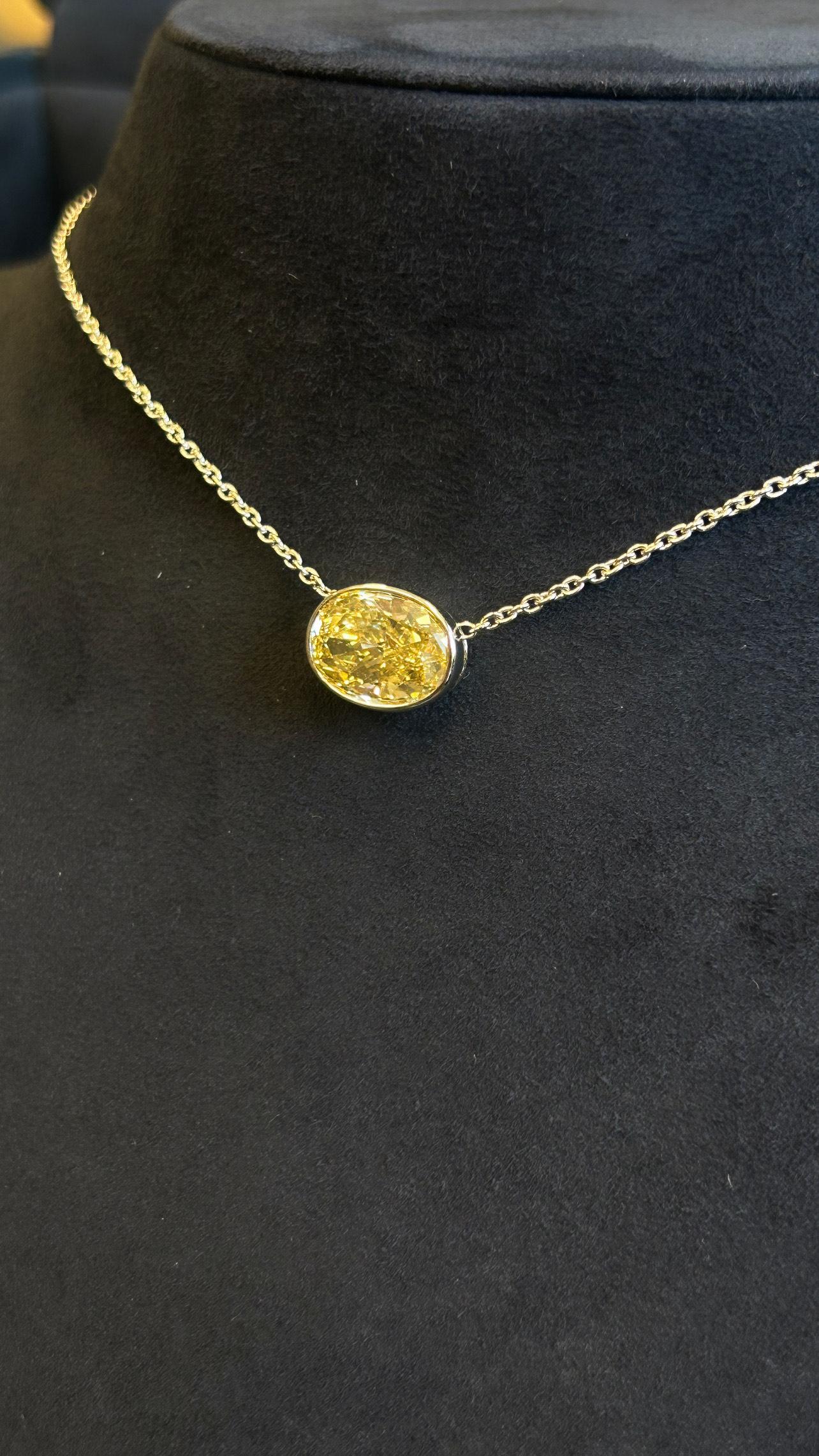 Moderno Ciondolo con diamante ovale a castone di Issac Nussbaum da 5,82 carati. in vendita