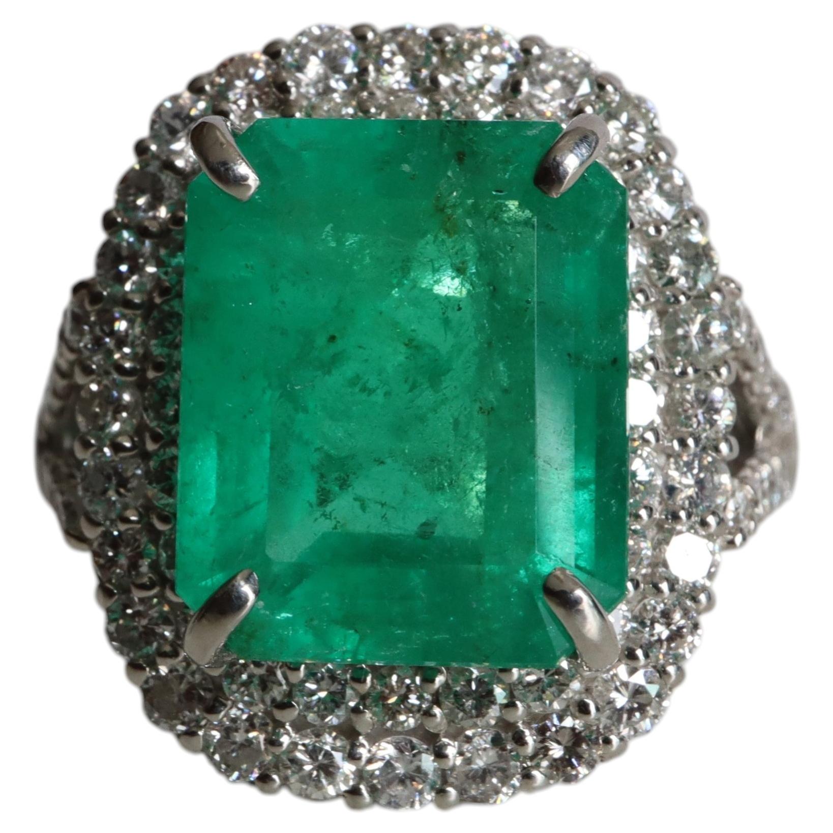 GIA certified 5.83Ct Colombian Emerald Ring with Natural diamonds in Platinum For Sale