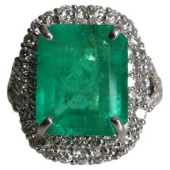 GIA certified 5.83Ct Colombian Emerald Ring with Natural diamonds in Platinum