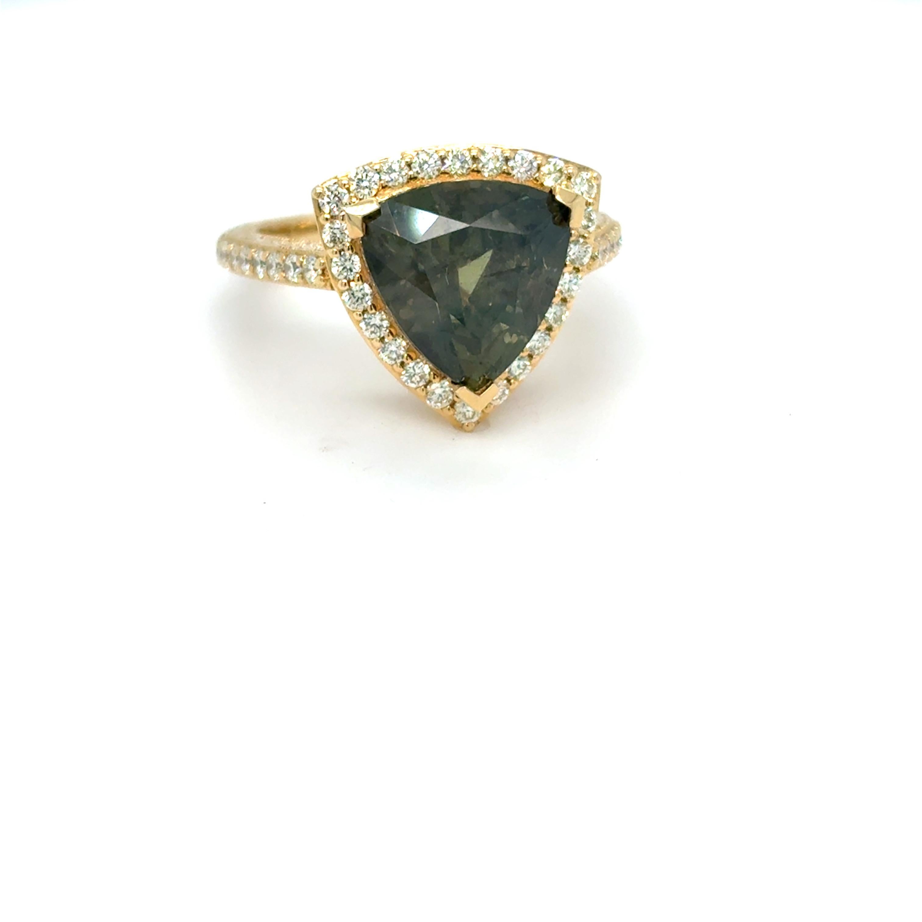 GIA Certified 5.89 Carat Triangular Cut No Heat Green Sapphire Diamond Ring In New Condition For Sale In Trumbull, CT