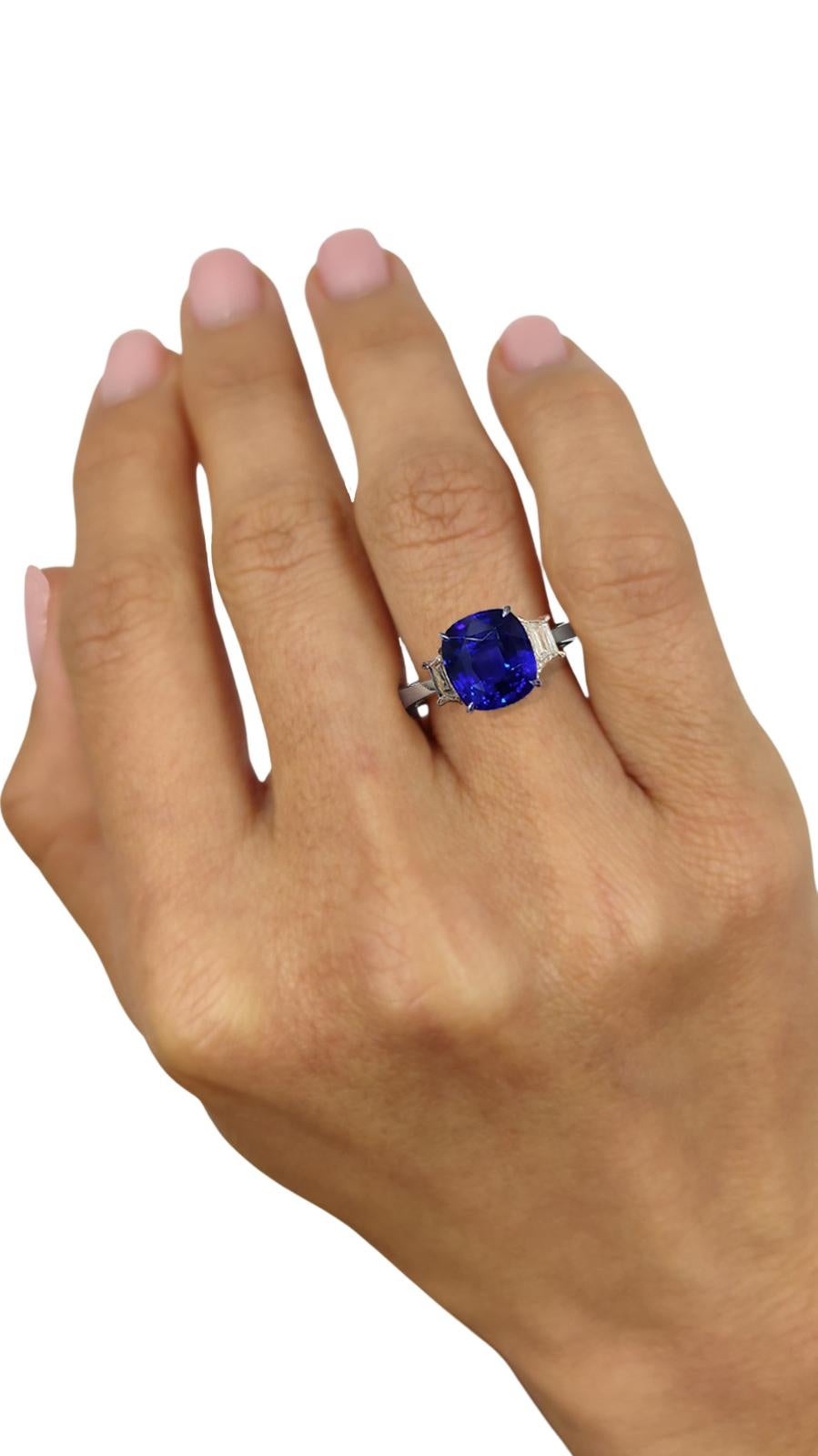 Cushion Cut GIA Certified 5.90 Carat Cushion Blue No Heat Kashmir Sapphire Stone For Sale