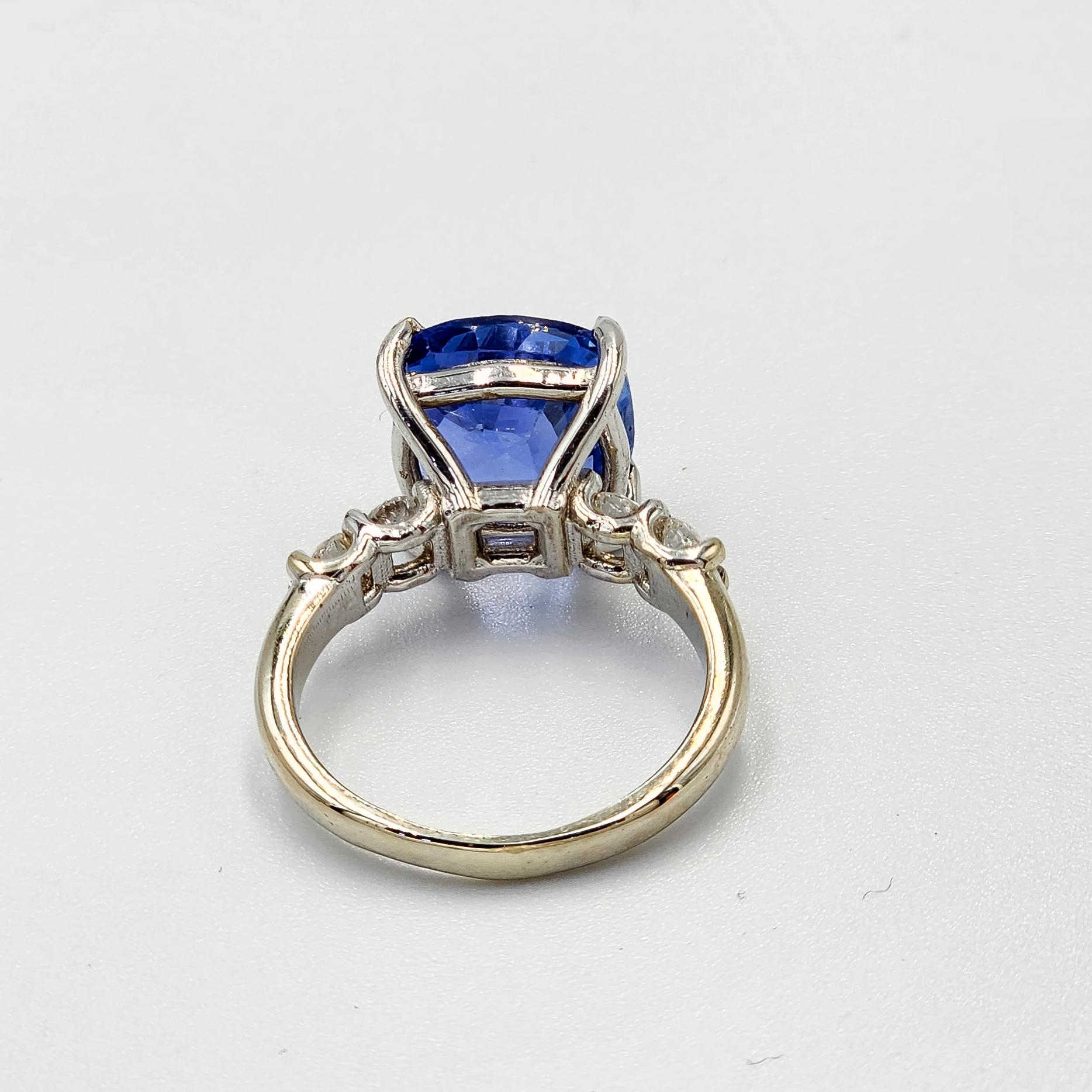 Modern GIA Certified 5.99 Carat Natural Blue Sapphire Ring with Diamonds in 14k gold For Sale