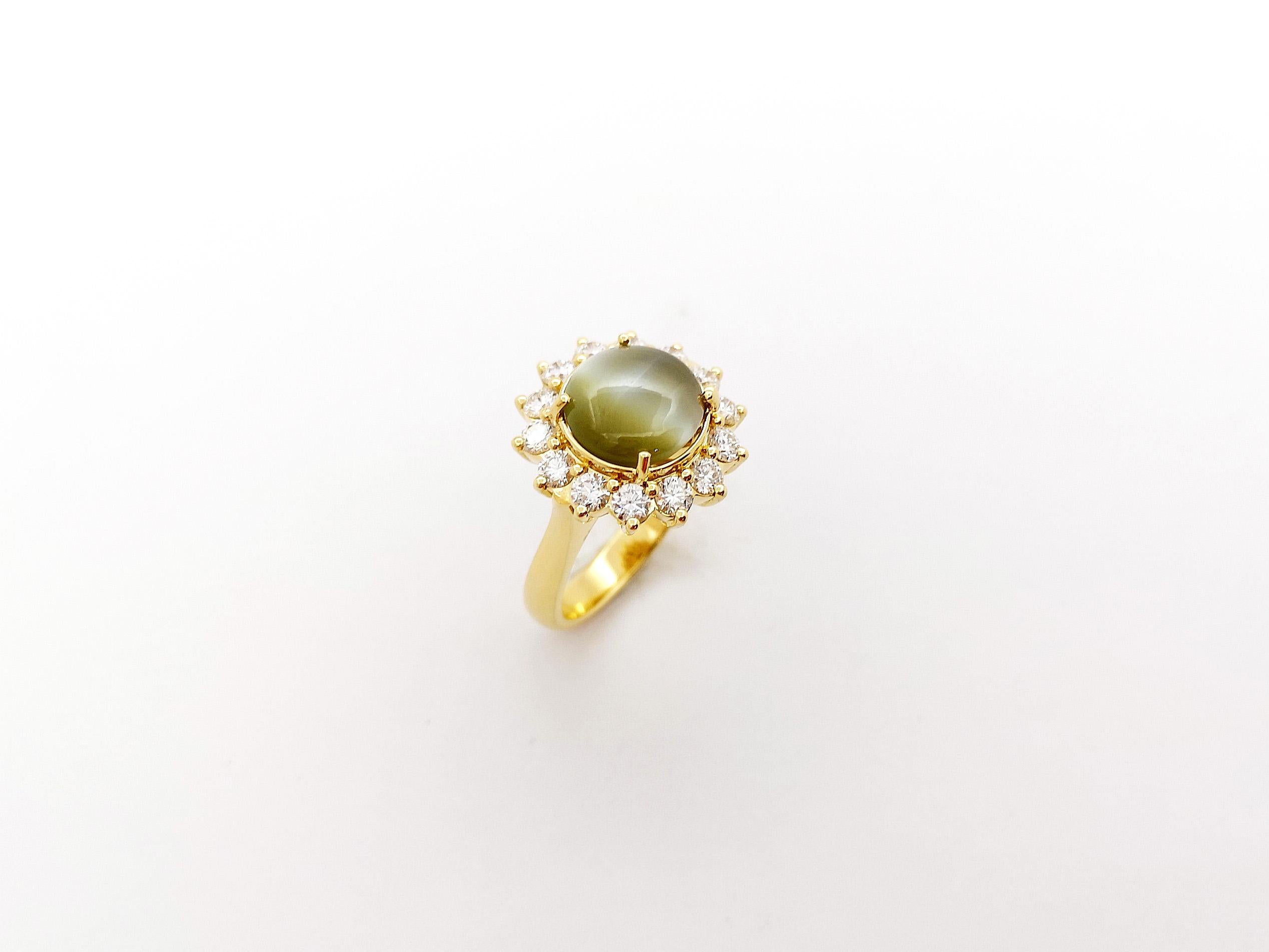 GIA Certified 5cts Chrysoberyl Cat's Eye with Diamond Ring set in 18K Gold  For Sale 5