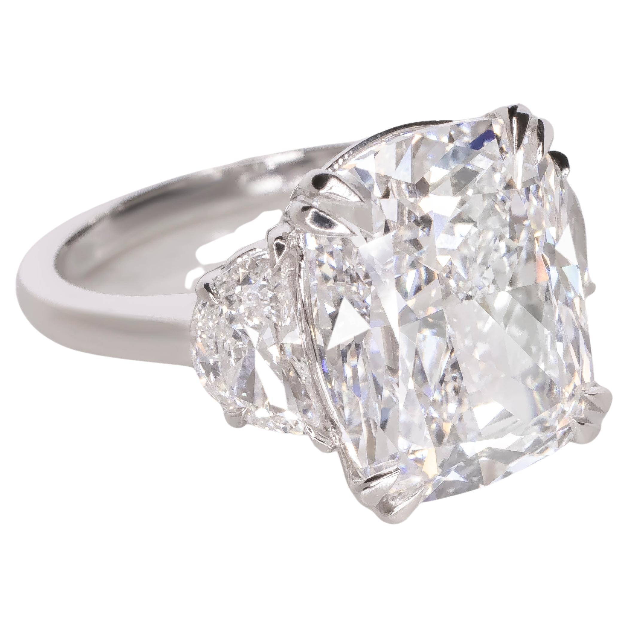 Bague en diamant certifié GIA de 7 carats à taille coussin en vente