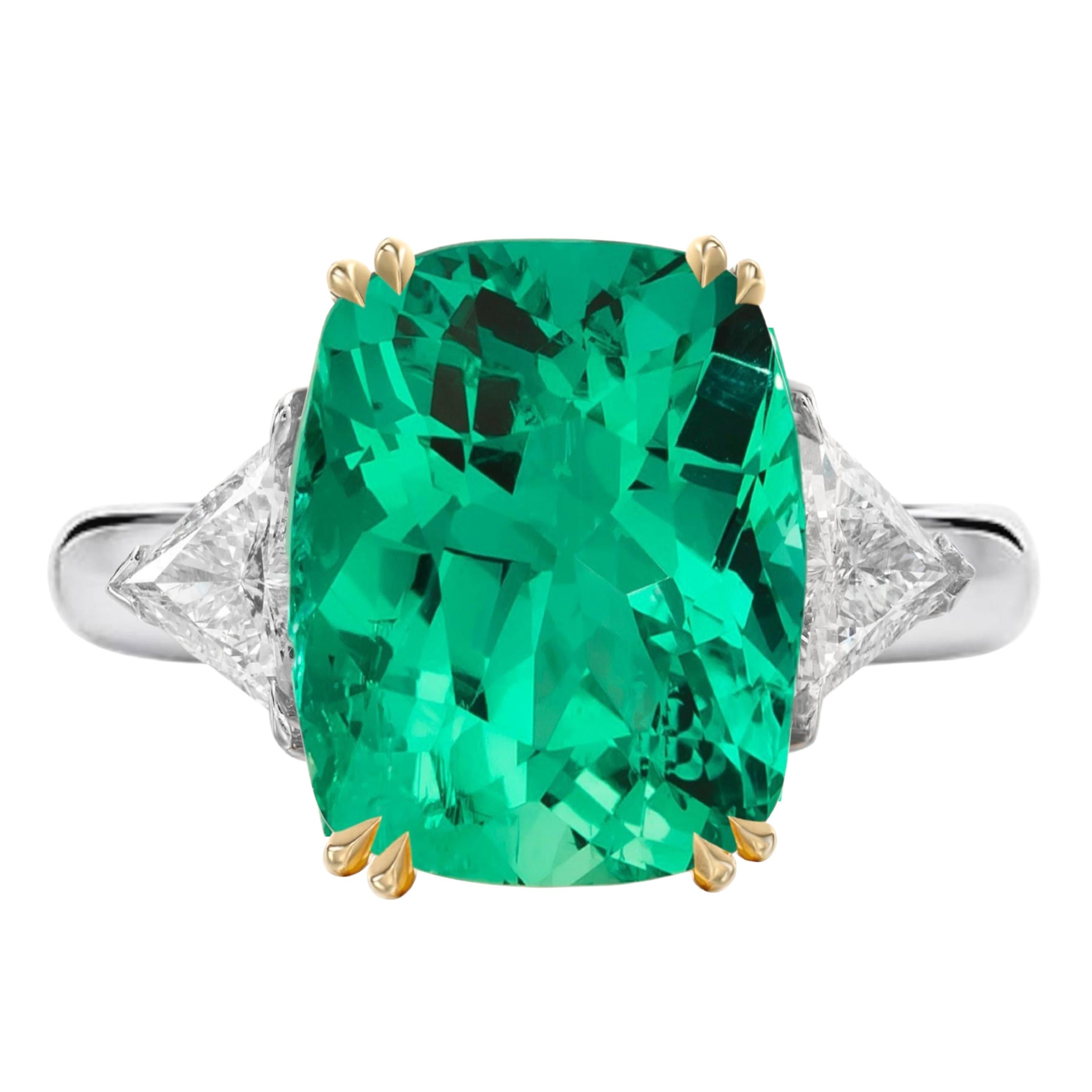 GIA Certified 6.11 Carat Cushion Cut Green Emerald Ring In New Condition For Sale In Chicago, IL
