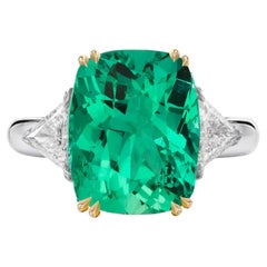 GIA-zertifizierter 6.11-Karat-Ring mit grünem Smaragd im Kissenschliff