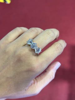 Bague à trois pierres en diamant de 6 carats certifiée par la GIA