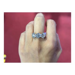 Anillo de tres piedras con diamantes de 6 quilates certificado por el GIA