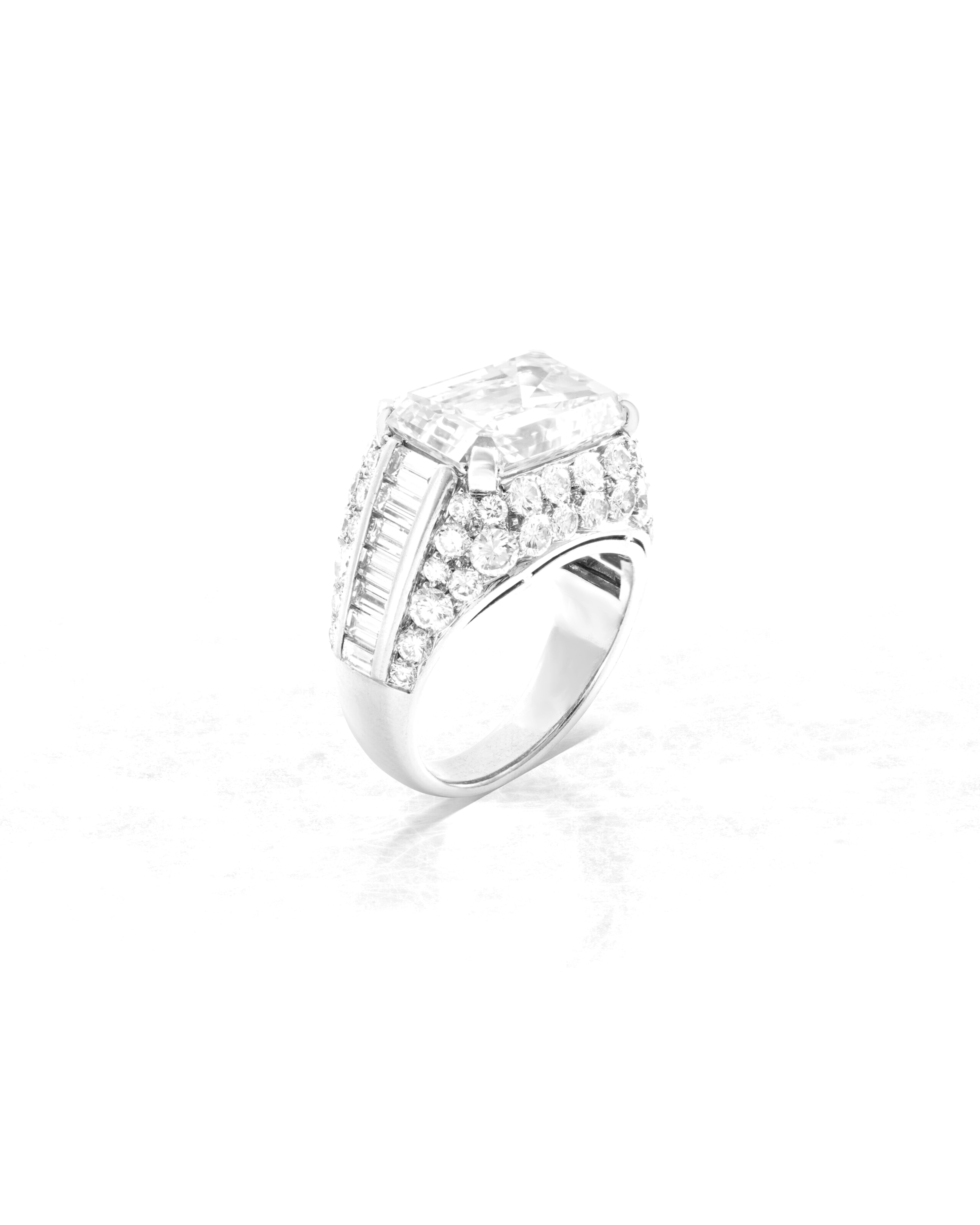 Contemporaneo GIA Certified 6 Carat Emerald Cut Diamond E Color VS1 Clarity in vendita
