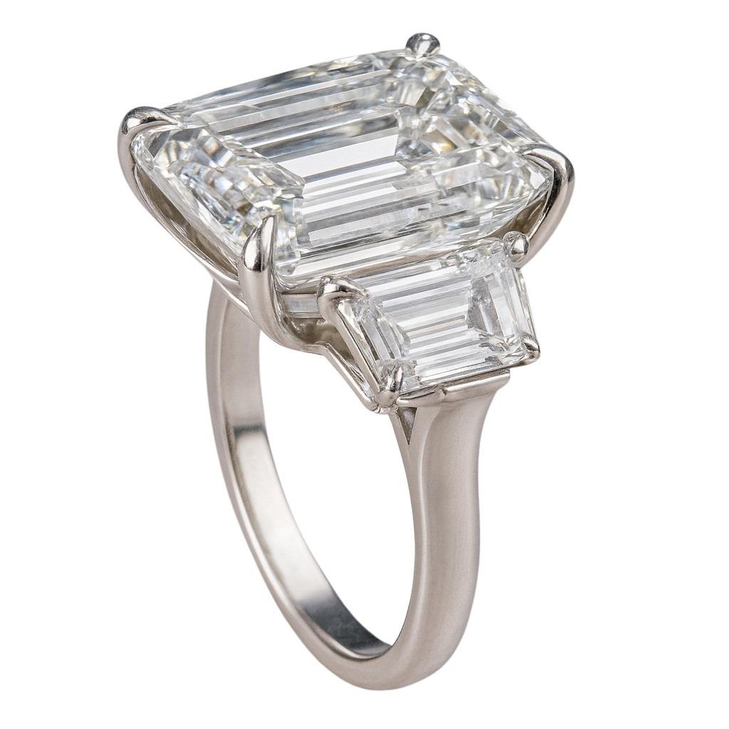 Bague en platine certifiée GIA avec diamant taille émeraude de 6 carats Neuf - En vente à Chicago, IL