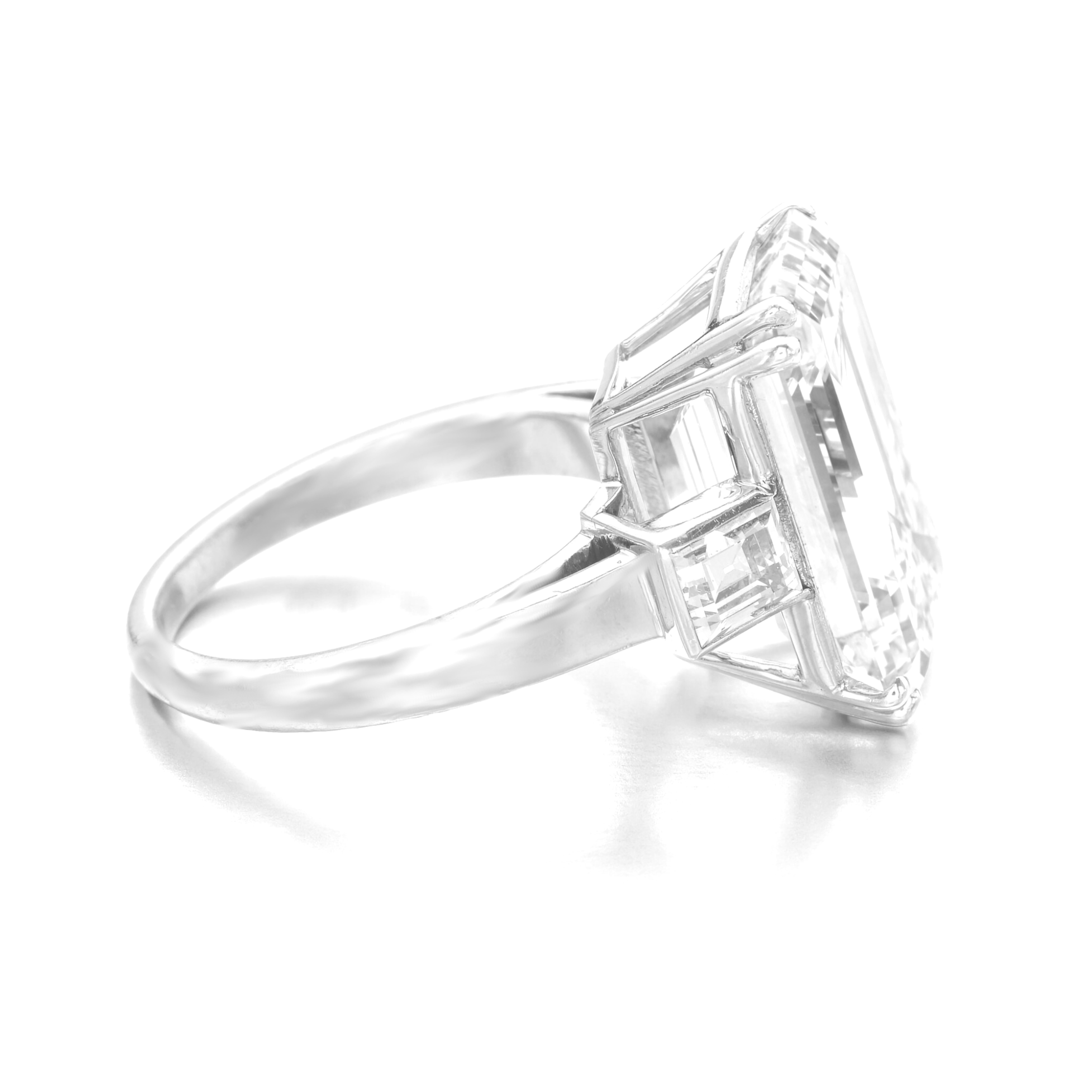 GIA Certified 6-Carat Emerald Cut Diamond Ring in Platinum

Discover the pinnacle of sophistication with this GIA-certified masterpiece:

💎 Center Diamond:

Weight: 6.00 carats

Shape: Emerald Cut

Color: F (Colorless)

Clarity: Flawless

Polish &