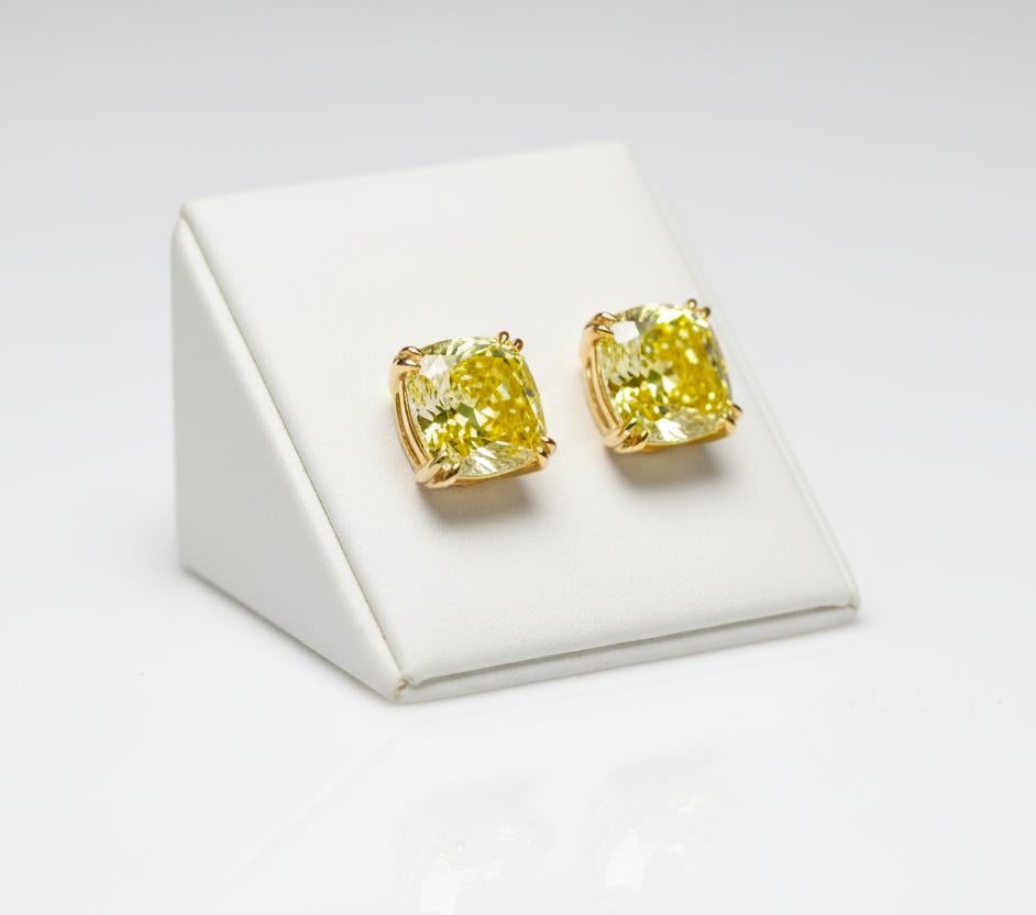 Contemporain Boucles d'oreilles en or jaune 18 carats certifiées GIA et composées de 6 carats de diamant jaune fantaisie en vente