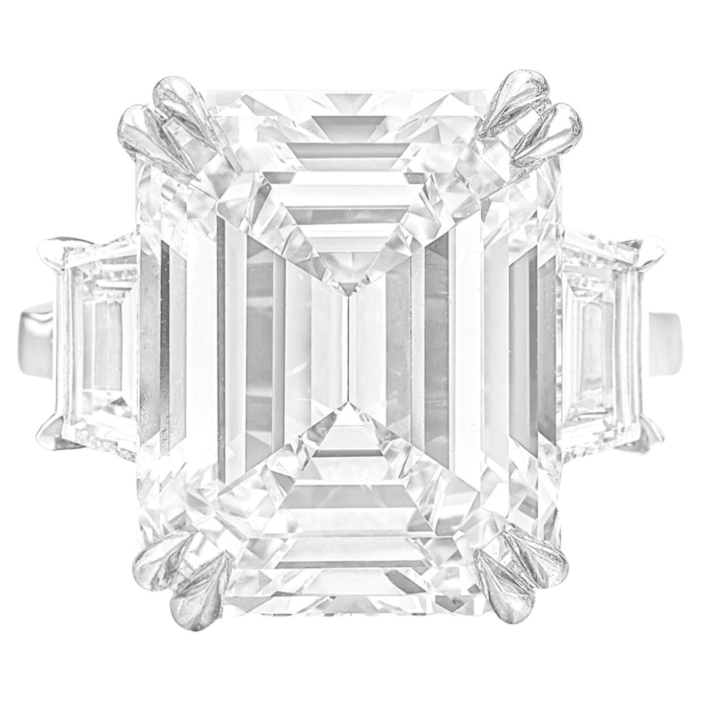 GIA Certified 6 Carat G Color VS Clarity Emerald Cut Diamond 18k White Gold Ring en vente