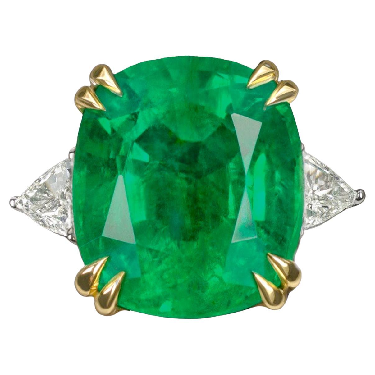 Bague solitaire à diamant coussin certifié GIA de 6 carats d'émeraude verte en vente