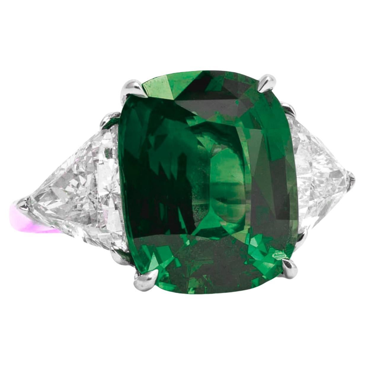 Substantial 6.11ct size natural emerald

- High quality!

- GIA certified

- Fantastic vivid green color!

- Eye clean

- Very well cut cushion. Lively brilliance!