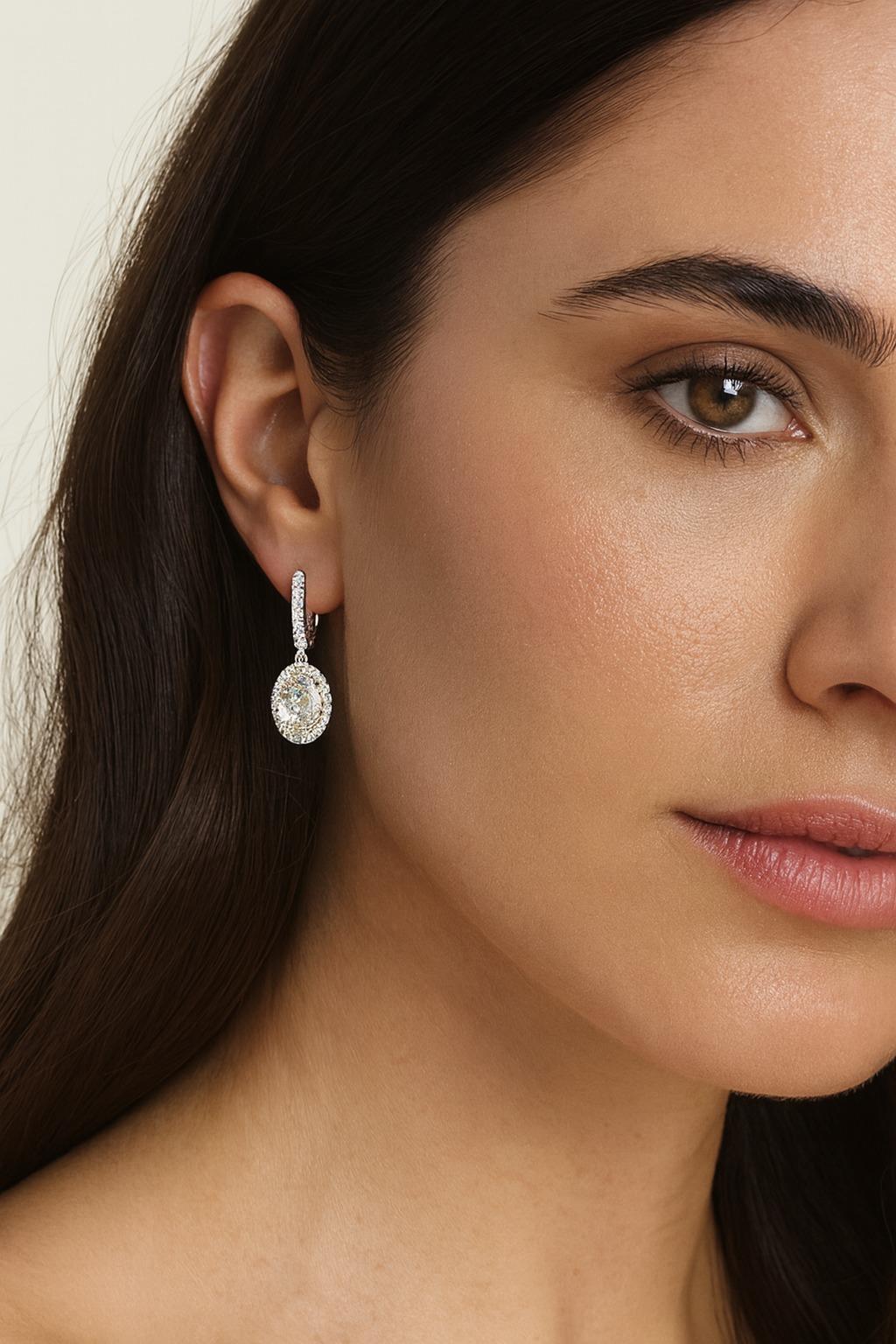 GIA-zertifizierte 6 Karat ovale Brillant-Diamant-Ohrringe aus Platin  Beschreibung: (Zeitgenössisch) im Angebot