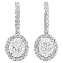 GIA-zertifizierte 6 Karat ovale Diamant-Halo-Platin-Ohrringe