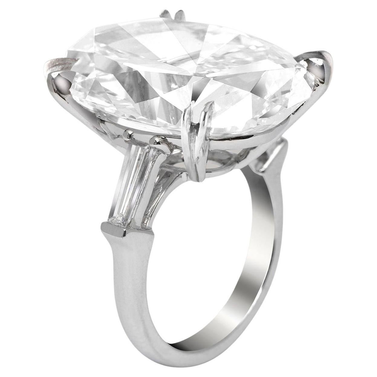 An exceptional and impressive, 6 carat oval-cut diamond solitaire ring. 

Set in 18 carat white gold, in a fancy mounting made in Italy by our expert goldsmith with two tapered baguette diamonds at each side. Bothe side diamonds are as well 100% eye