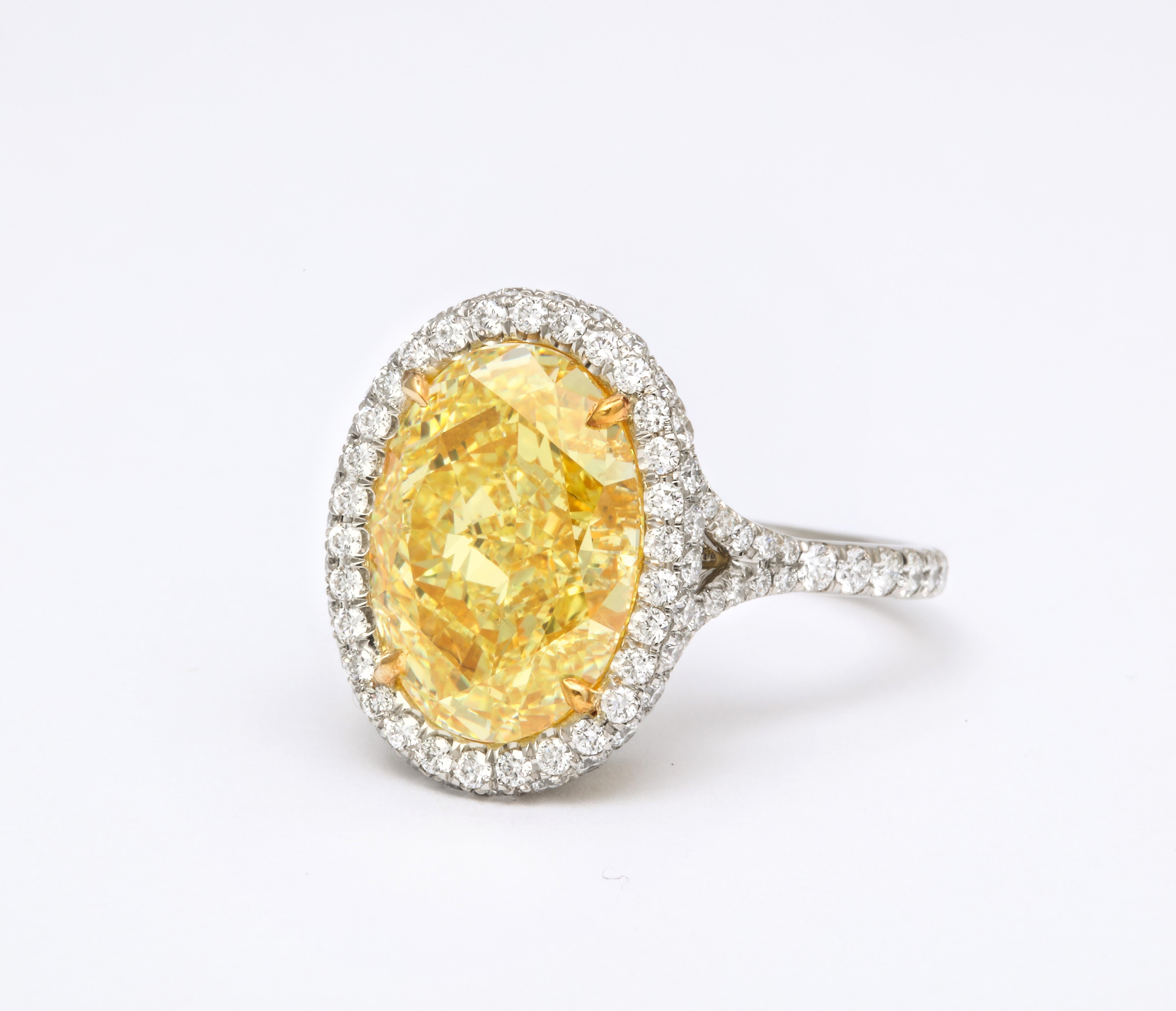 GIA-zertifizierter 5 Karat ovaler gelber Fancy-Diamantring für Damen oder Herren im Angebot
