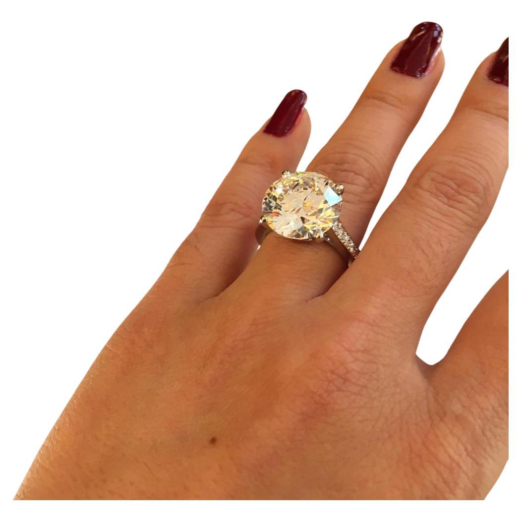 GIA Certified 7 Carat round Diamond Solitaire Engagement Ring 
g Color
vs1 Clarity 

