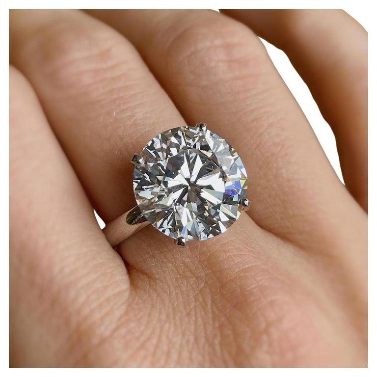 Contemporary GIA Certified 6 Carat Round Cut Diamond Platinum Ring For Sale