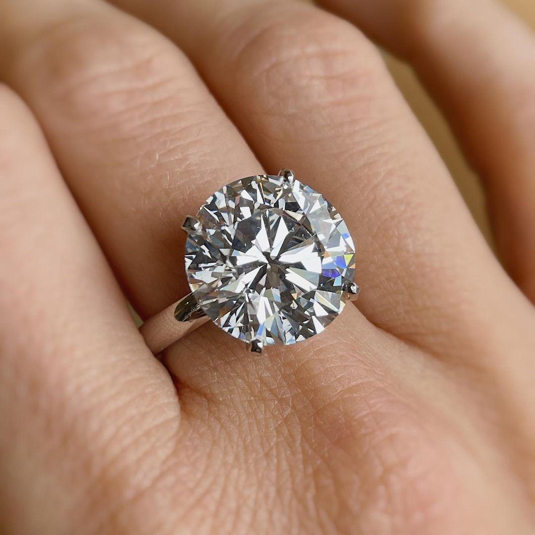 GIA zertifiziert 6 Karat Rundschliff Diamantring D FLAWLESS (Zeitgenössisch) im Angebot